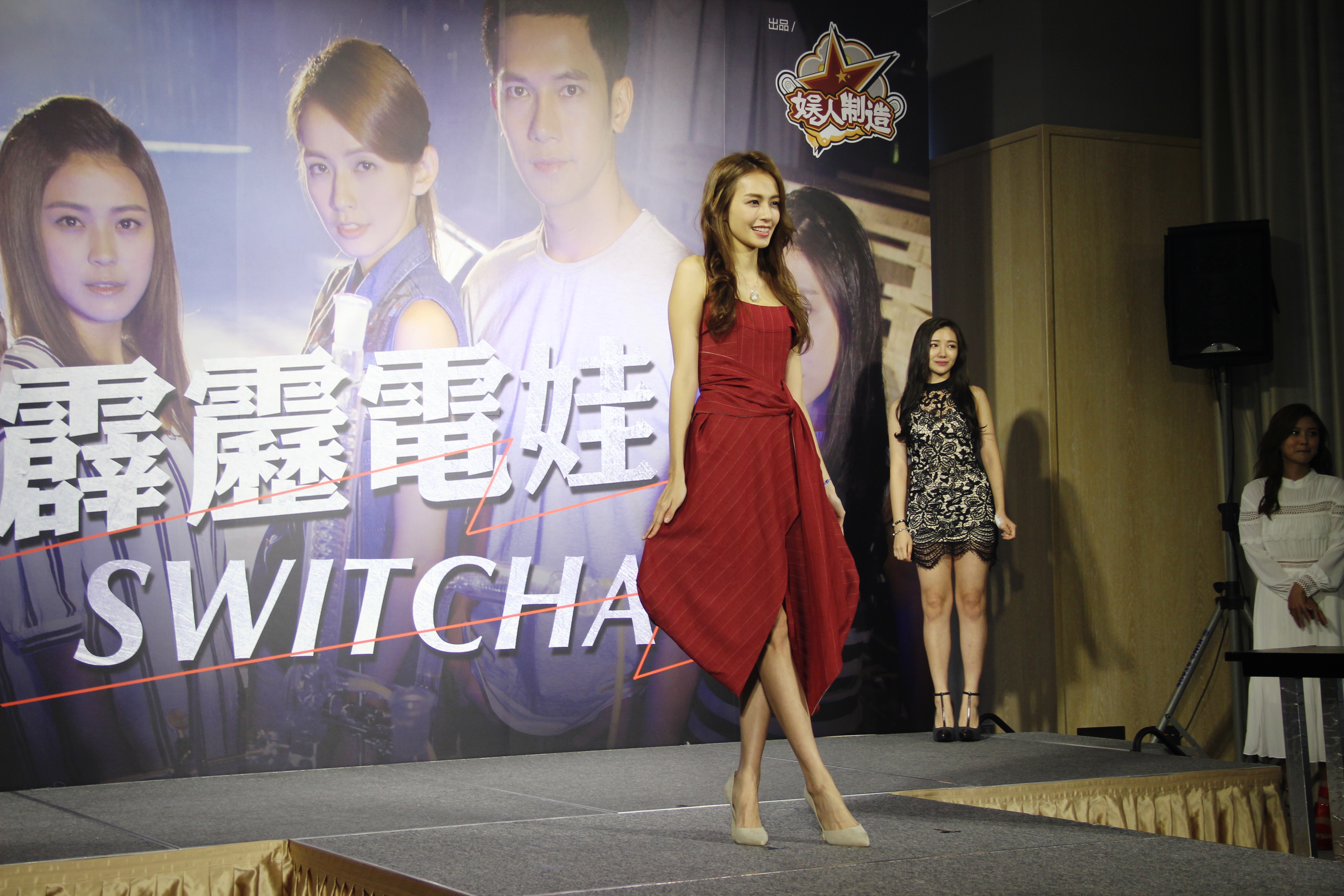 許孟哲熱吻袁艾菲忘我　鄧安寧喊卡都沒聽見