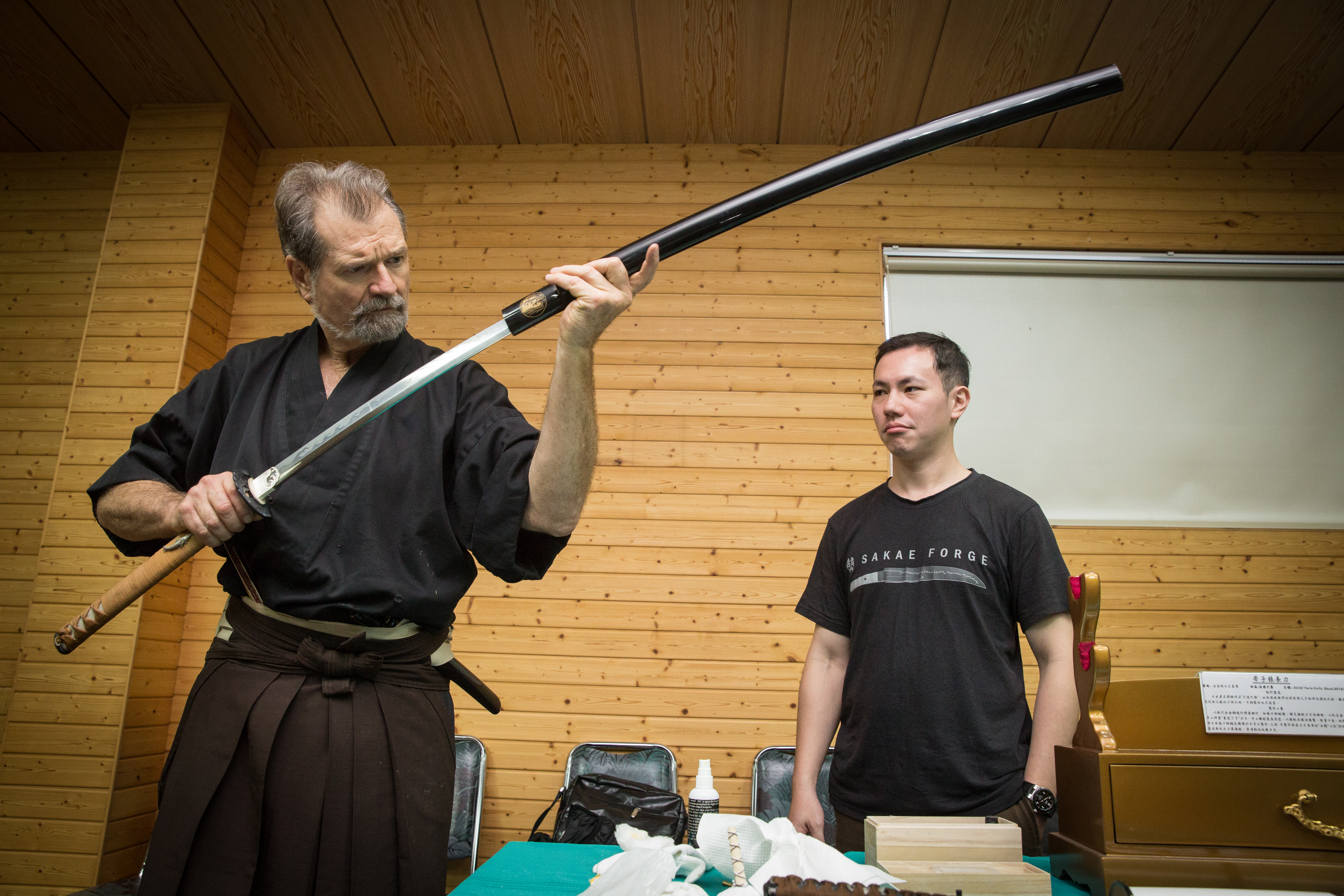 【獨家直擊】台廠為美總統保鑣打造配刀　前海豹部隊教官來台試刀