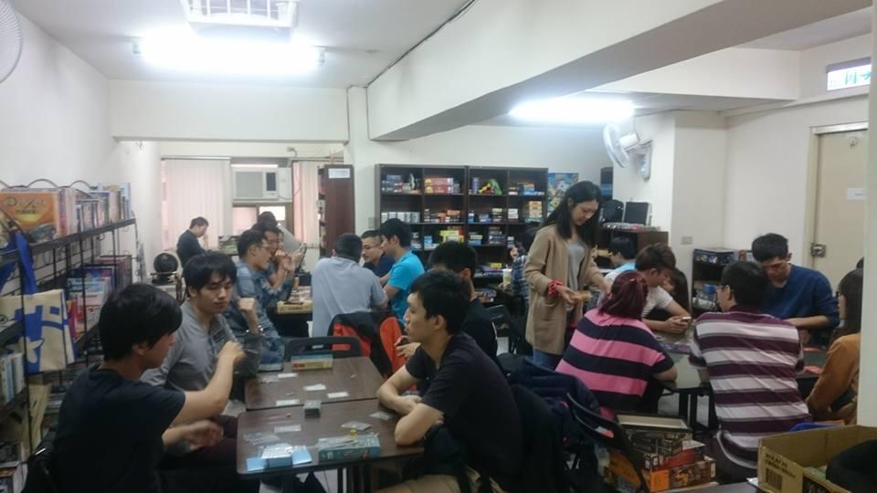 比鄰師大、台大的公館店來客絡繹不絕,經常讓阿KEN忙得不亦樂乎(圖片來源:卡卡城公館店)