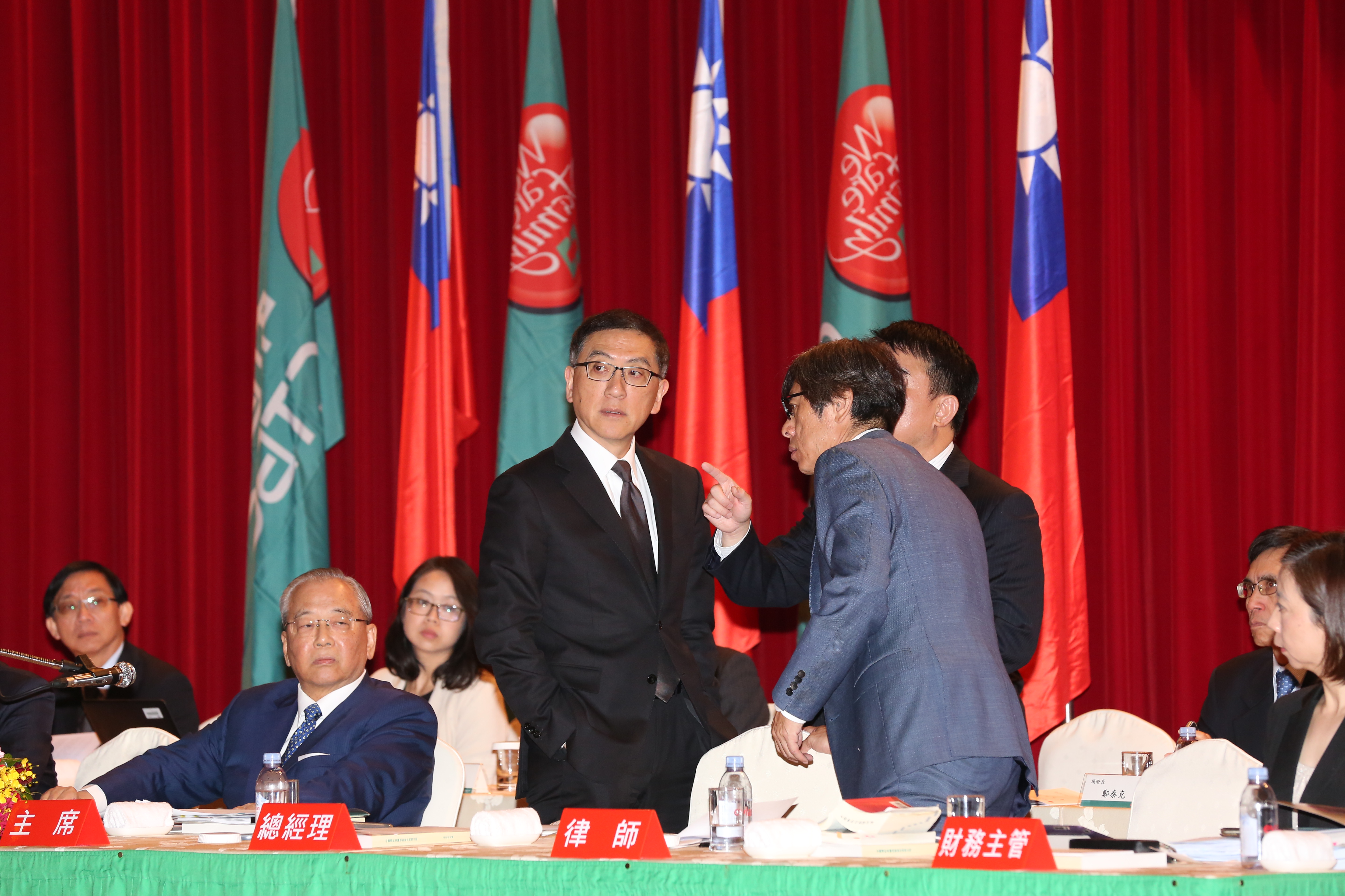 中信金改選獨董過半　公司派全中