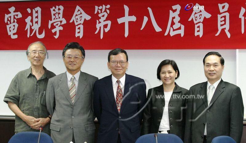 中華電信董事長換人,現任獨董鄭優(中)接手。圖翻攝自台視官網。