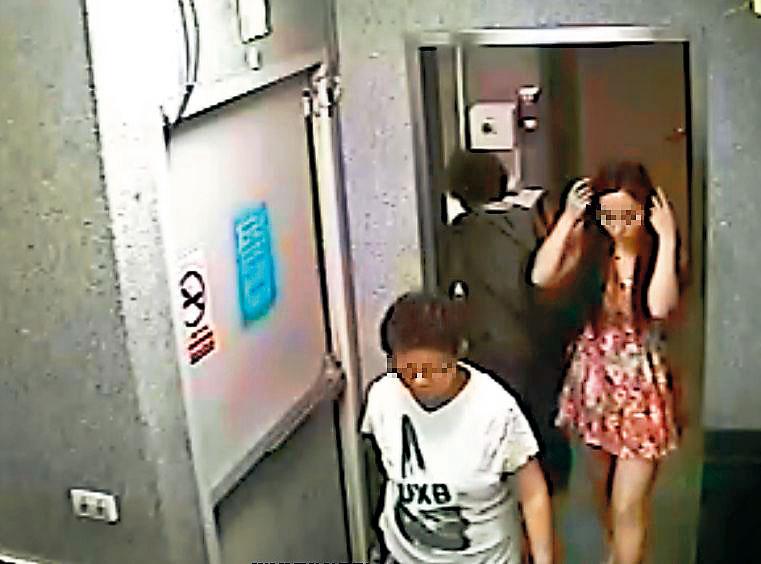 女淫媒在北市速食店廁所幫小姐驗身，鑑定價碼。