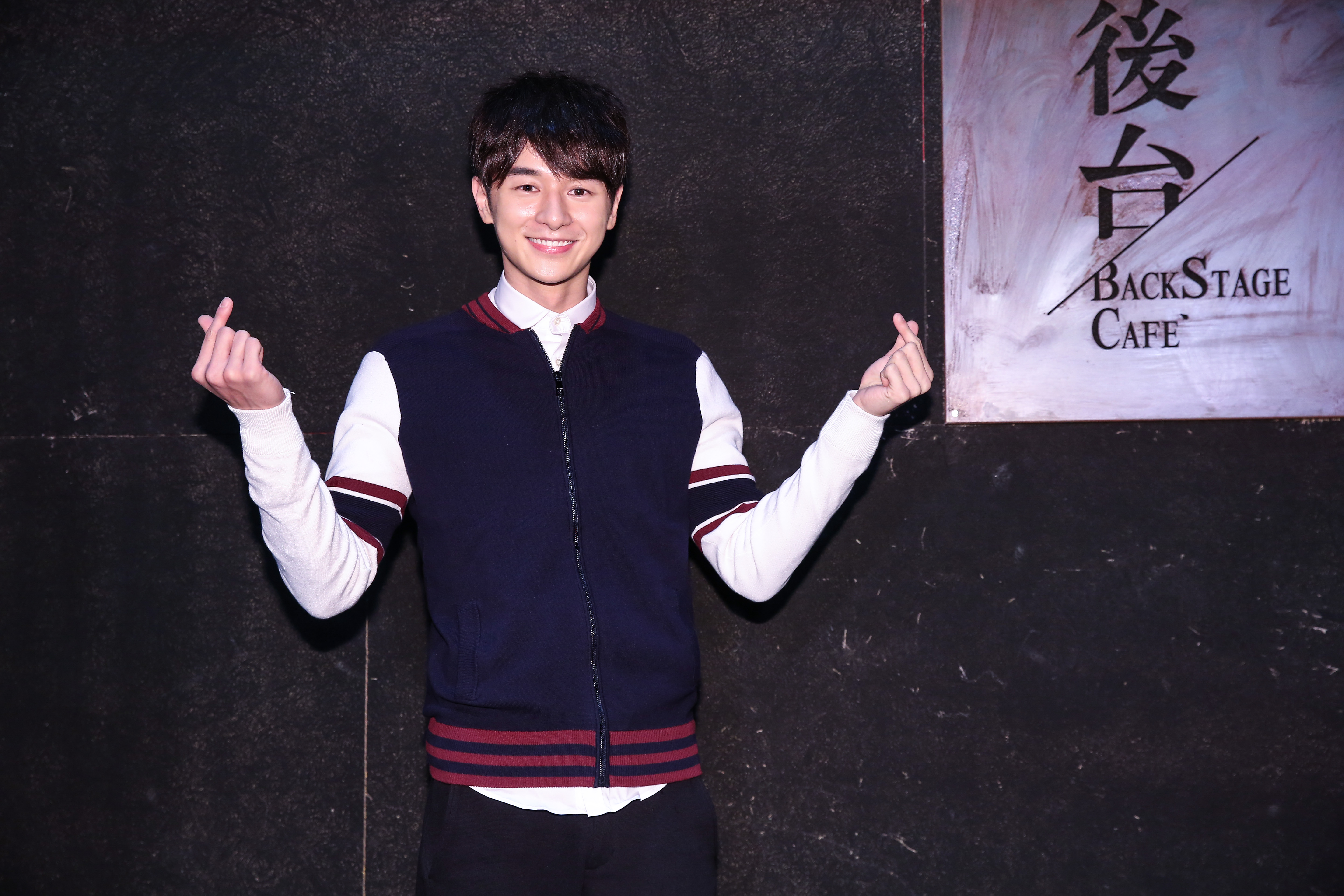 張軒睿唱歌走台步　粉絲見面會絕活樣樣來