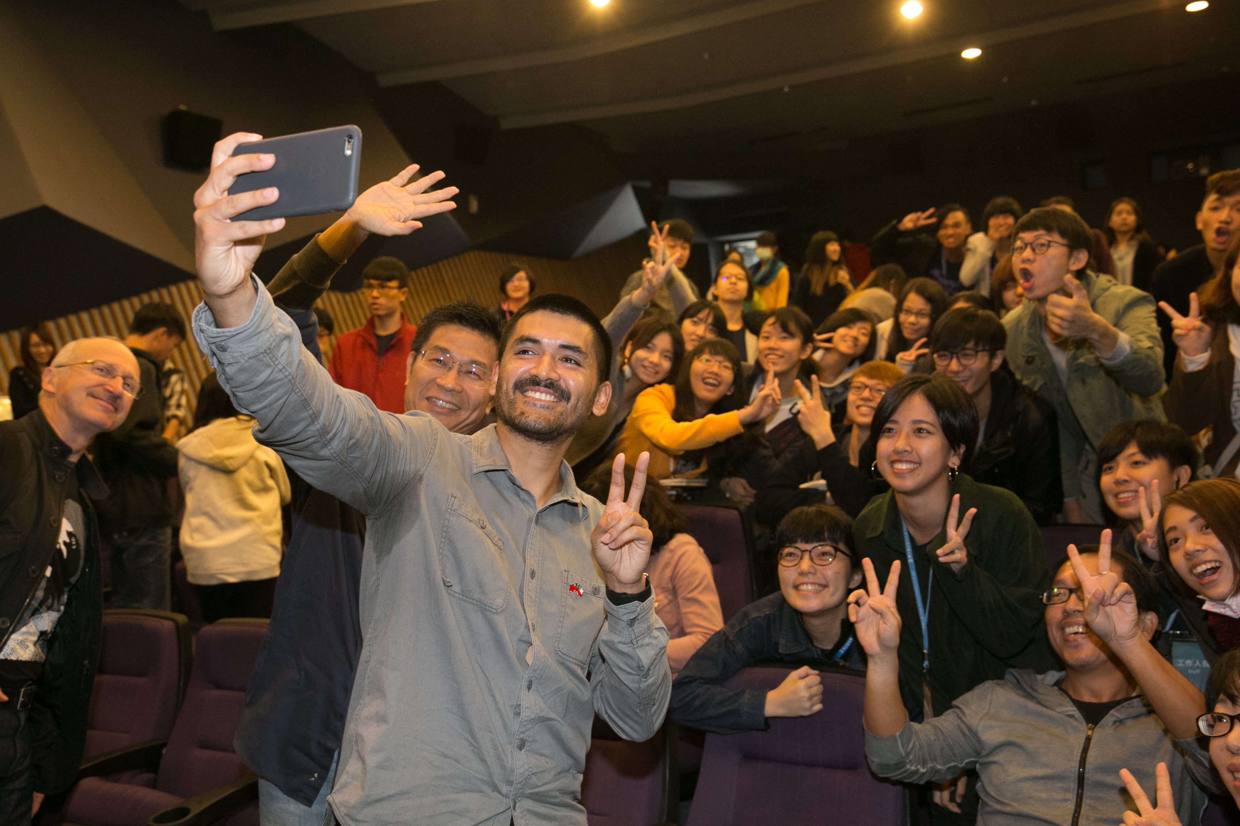導演Gabriel Osorio與粉絲合照。