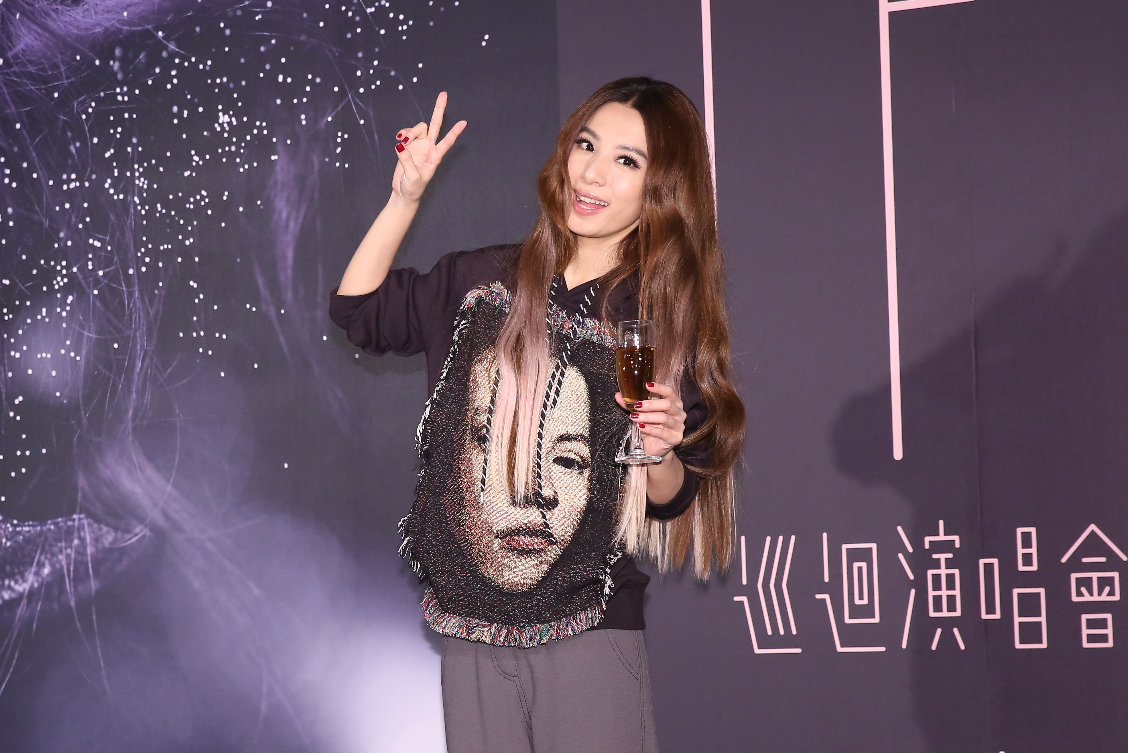 田馥甄台北唱三天三夜　放送佈道大會還敲木魚