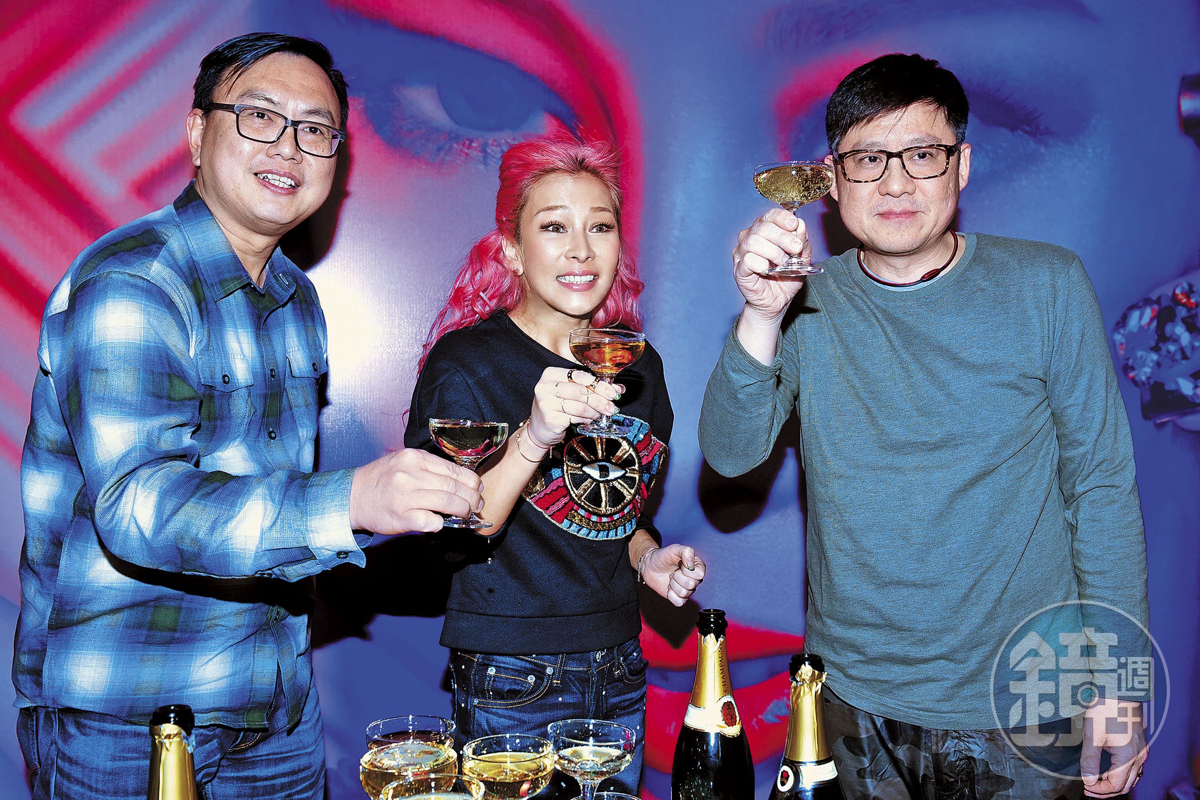 太陽娛樂執行董事Patrick（左一）是溫嵐簽太陽娛樂的重要推手，原本溫嵐對他信賴有加。