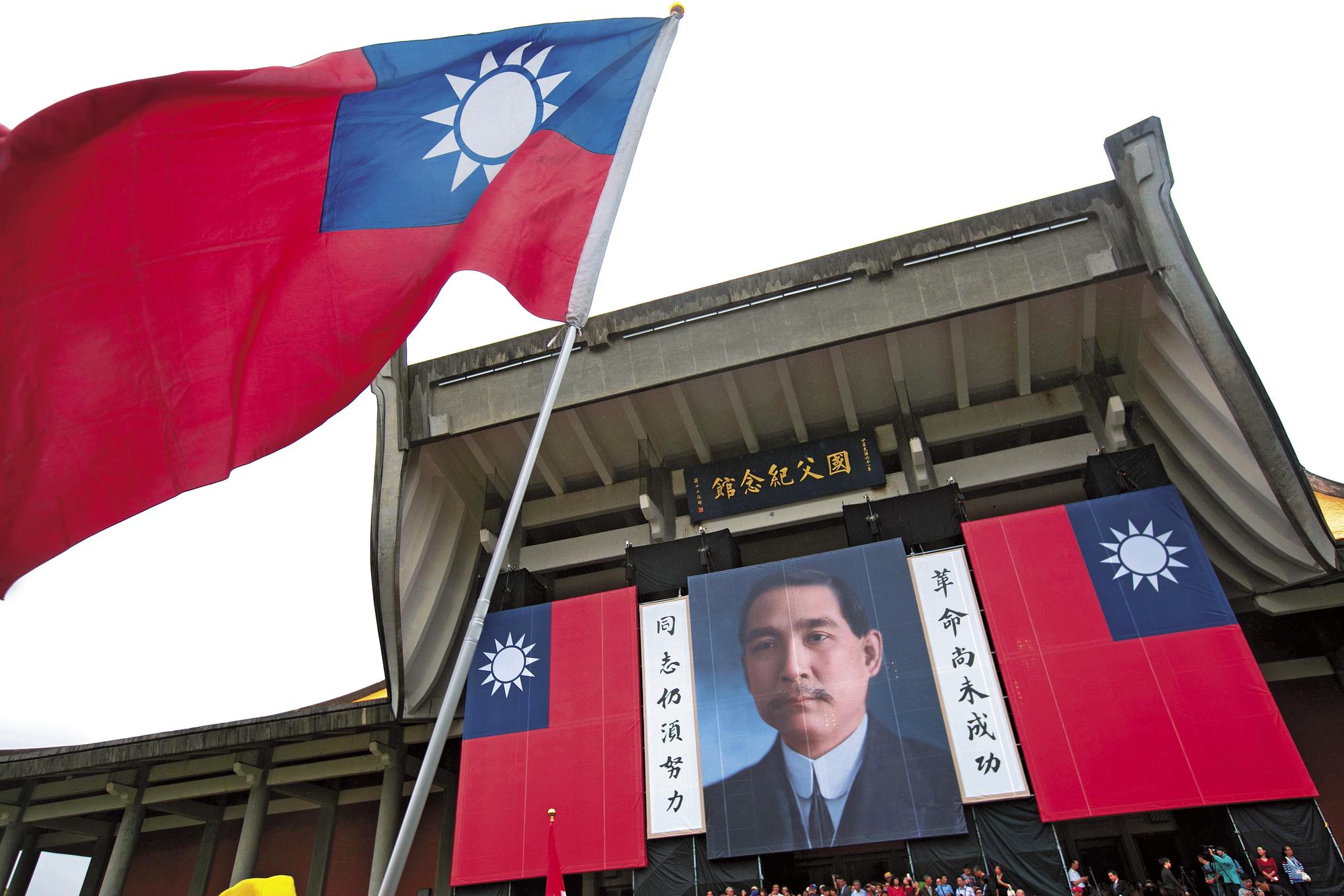 郝龍斌選黨主席態勢明顯,洪秀柱近半個月來多出席護憲、黨慶等活動,強調孫中山正統,鞏固黃復興票倉。