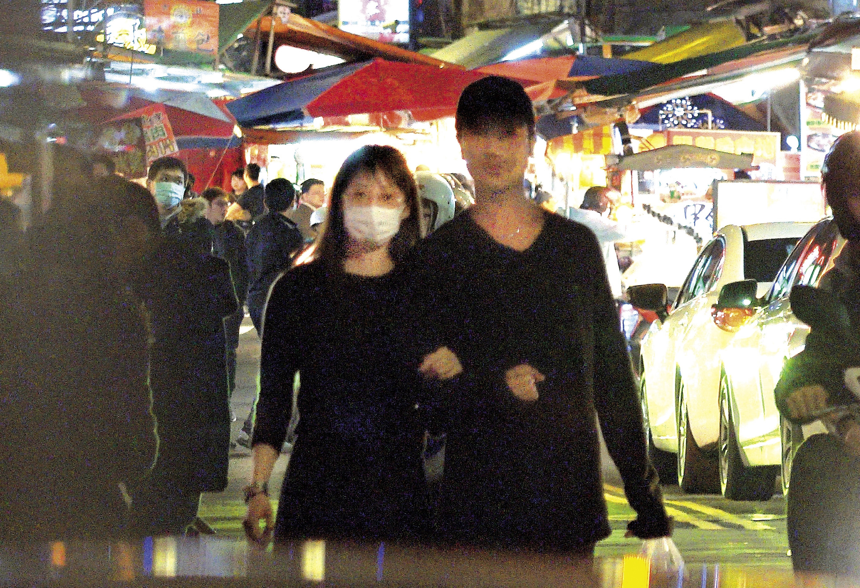 【探照鏡】分手半年再開桃花　簡嫚書親密勾男逛大街