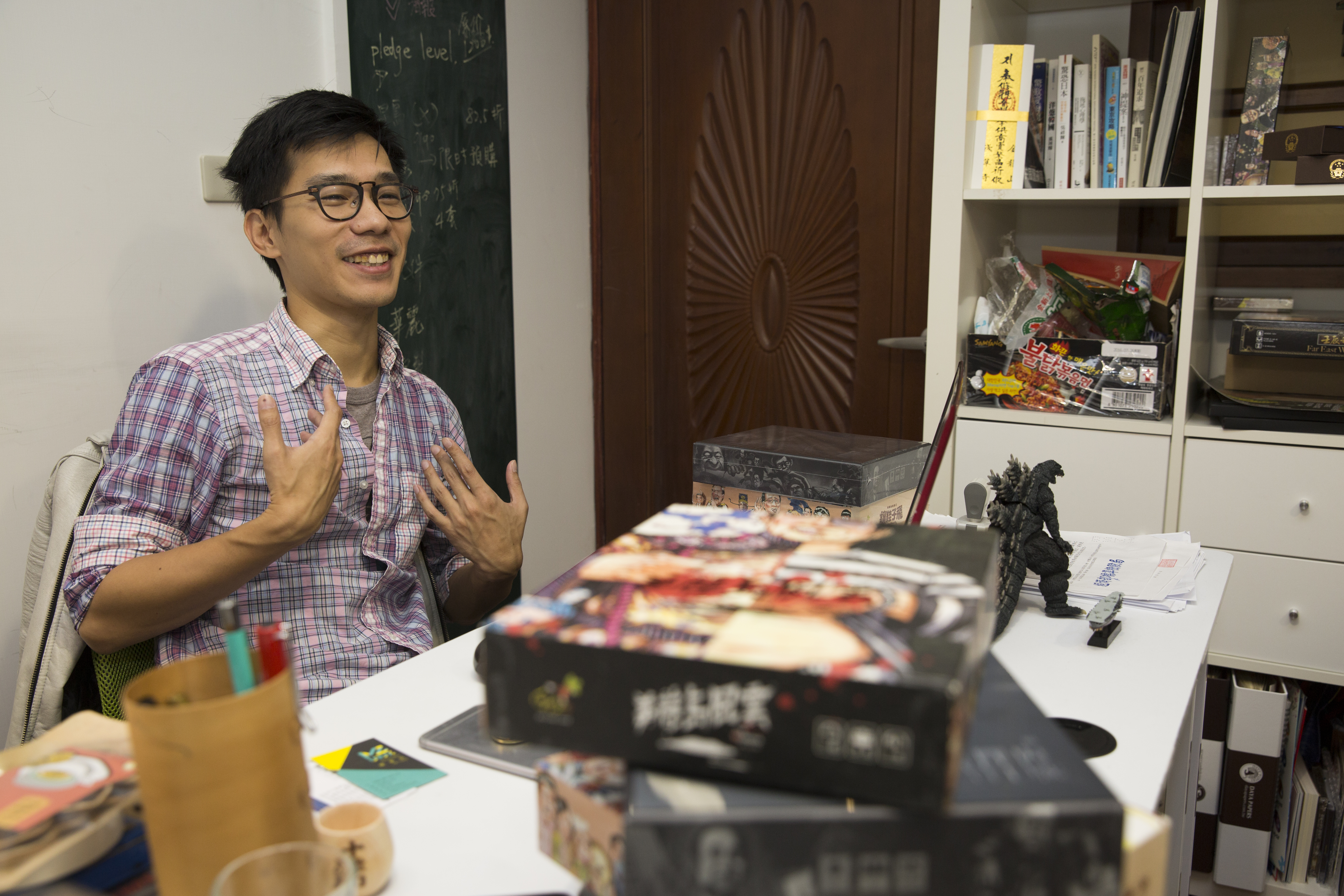 伍博暘放棄官股銀行工作,全心投入《美麗島風雲》。