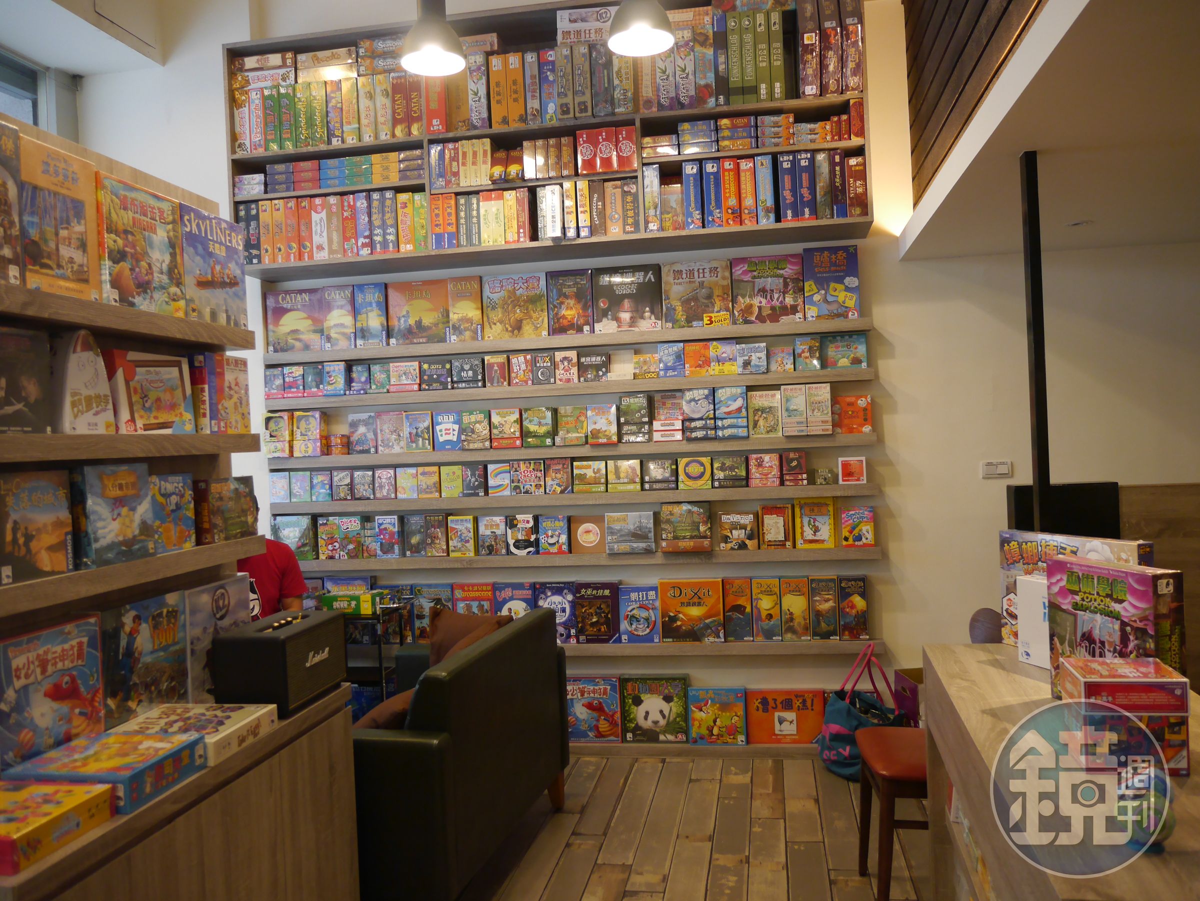 新天鵝堡第一家直營的實體桌遊店：SWAN Cafe