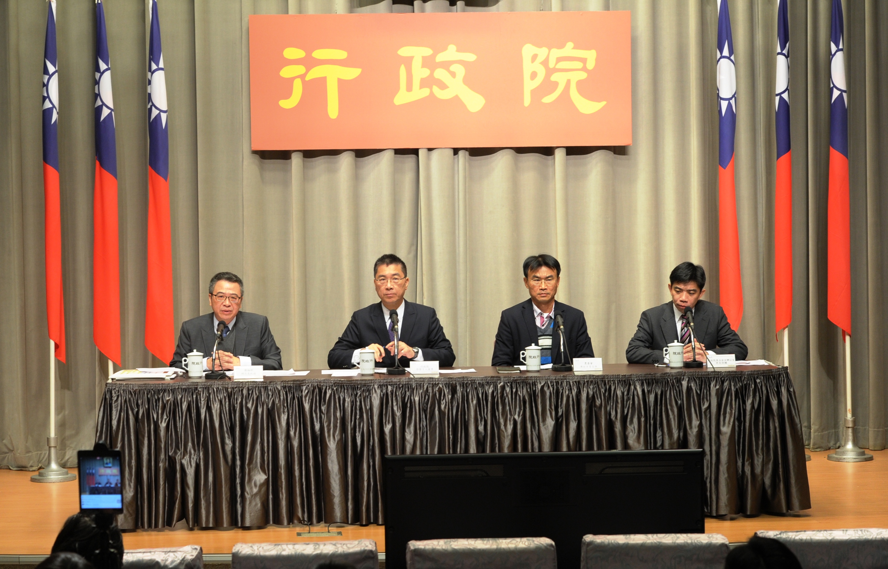 核災食品偷渡連環爆傷民調　林全急踩煞車