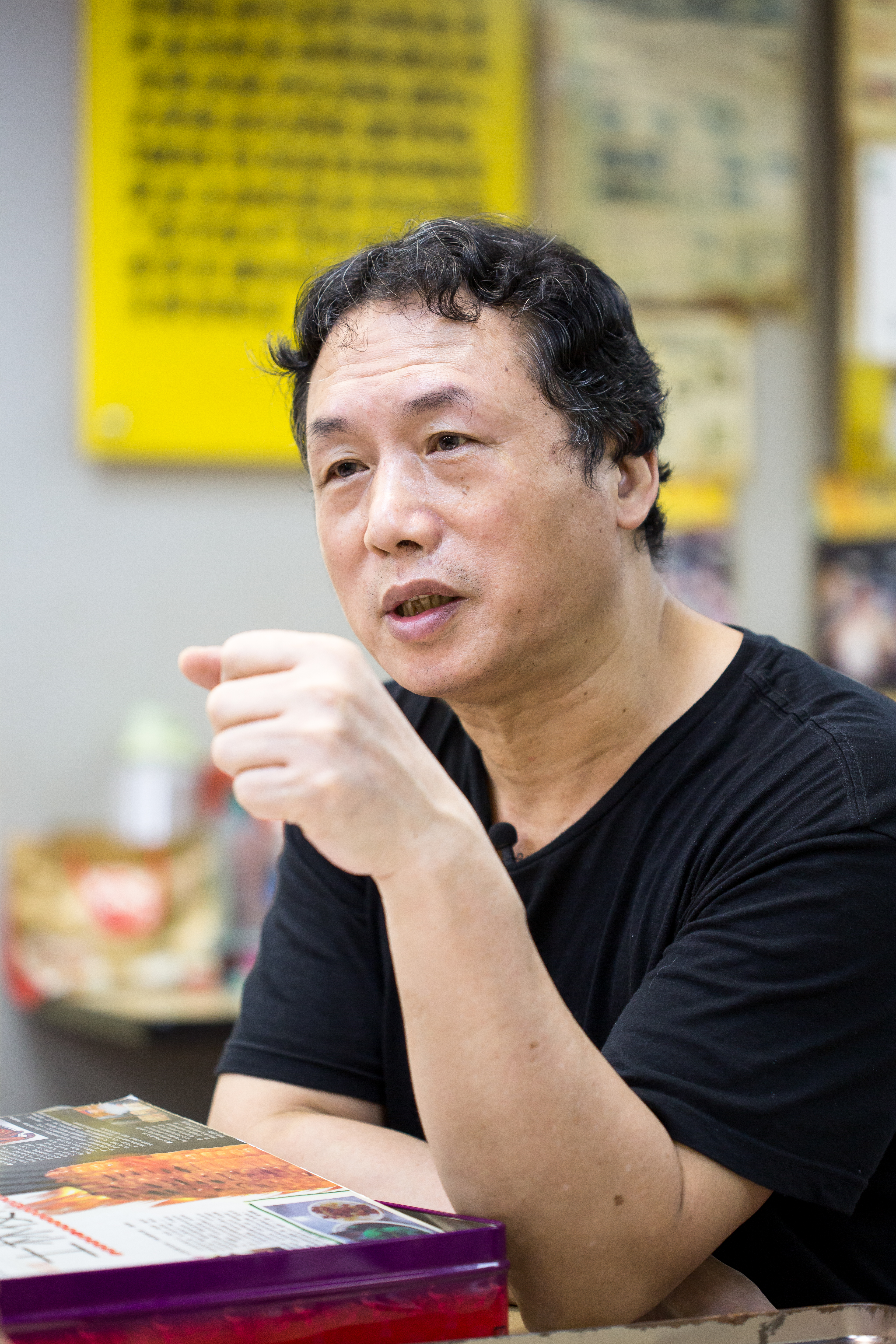 號稱台灣十全排骨始祖海友十全排骨老闆蔡松田說,由他父親蔡文宗與叔叔劉輝雄改良的湯頭,因將苦澀湯頭改良成甘甜味才取名「十全排骨」。