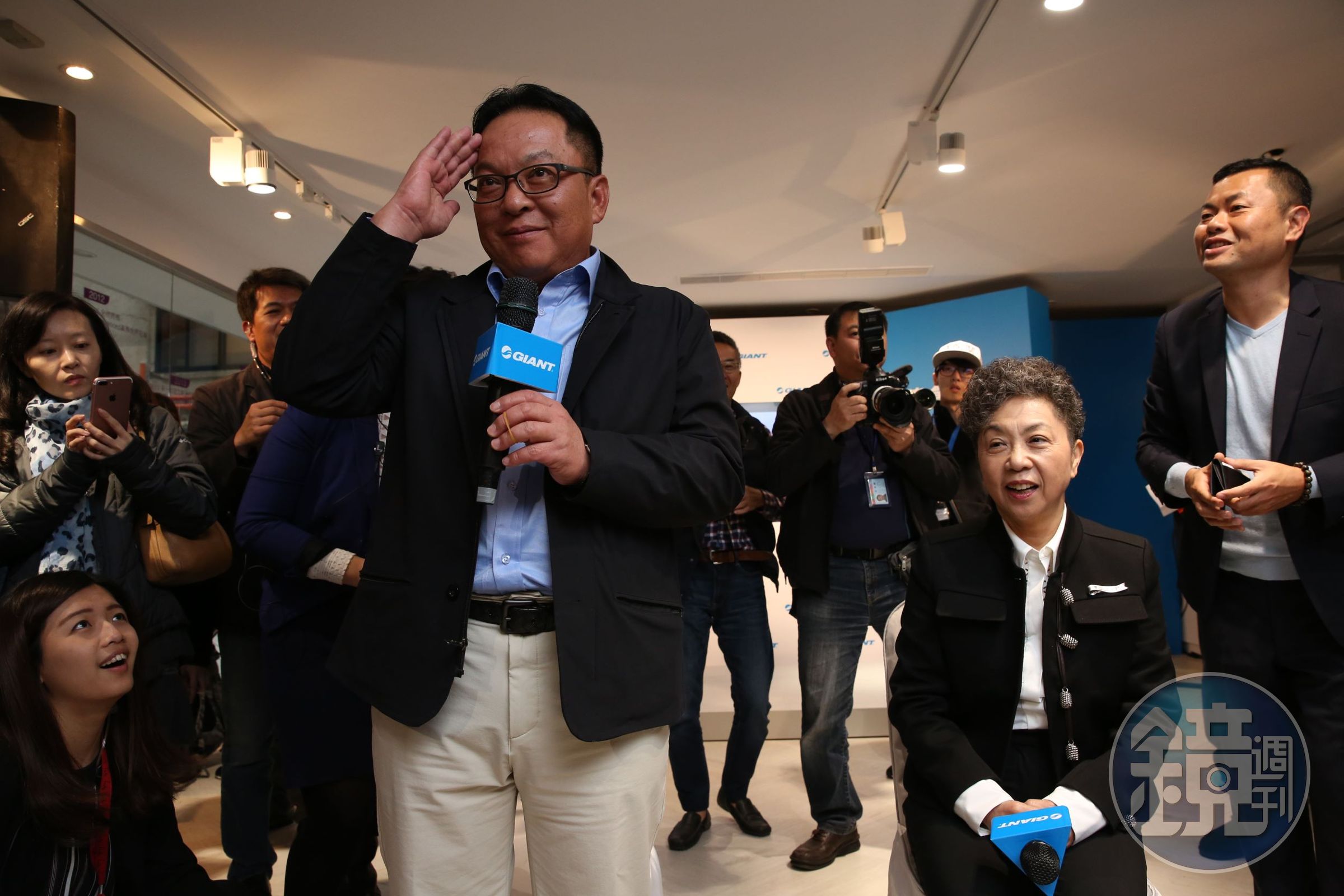 劉湧昌認為，在積極發展線上的同時，也要注意沒有品牌可以在虛擬上建立，因為線上是買不到溫度的。