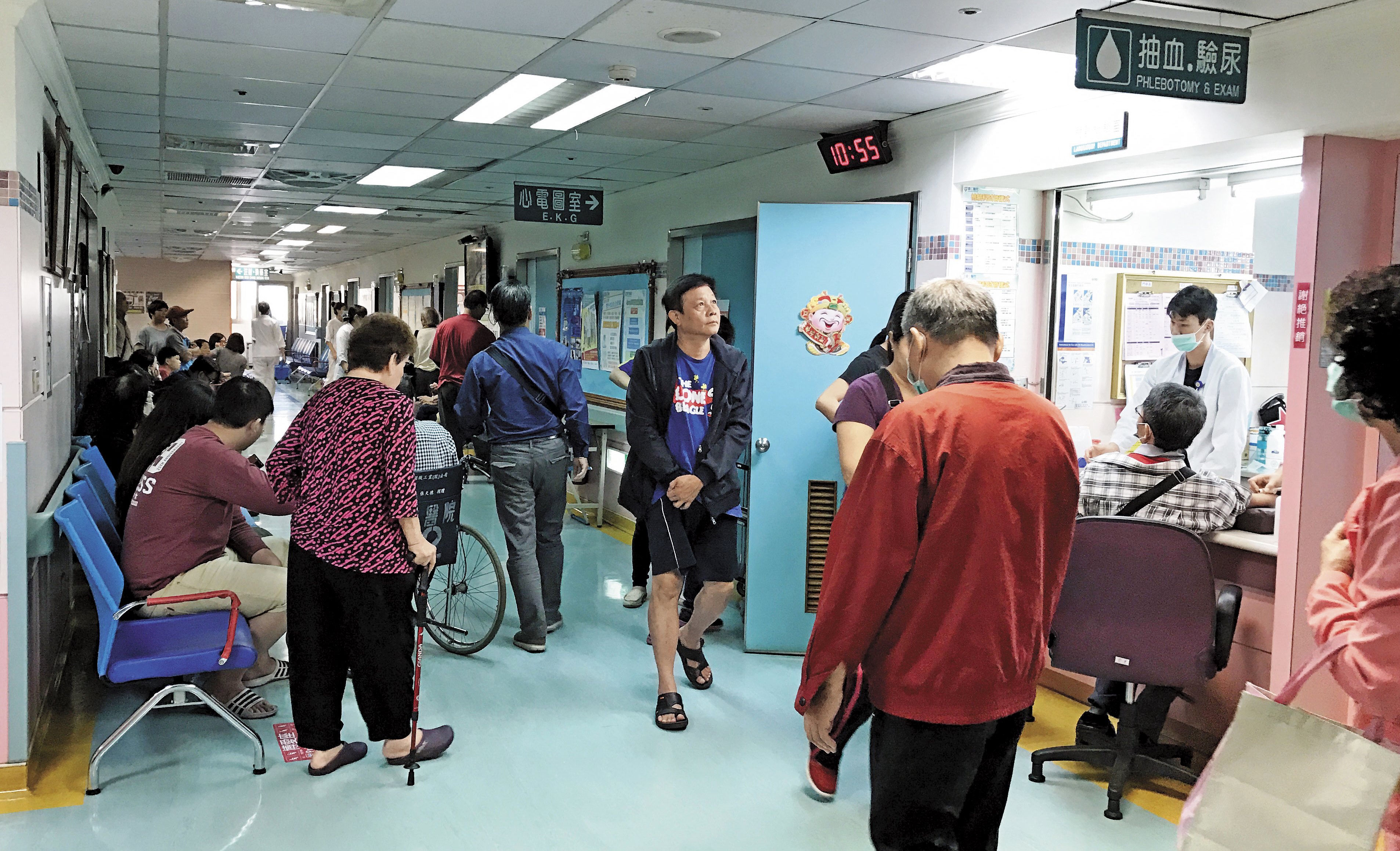 國仁醫院骨科出名，每天求診病患絡繹不絕， 在屏東地區是相當知名醫院。