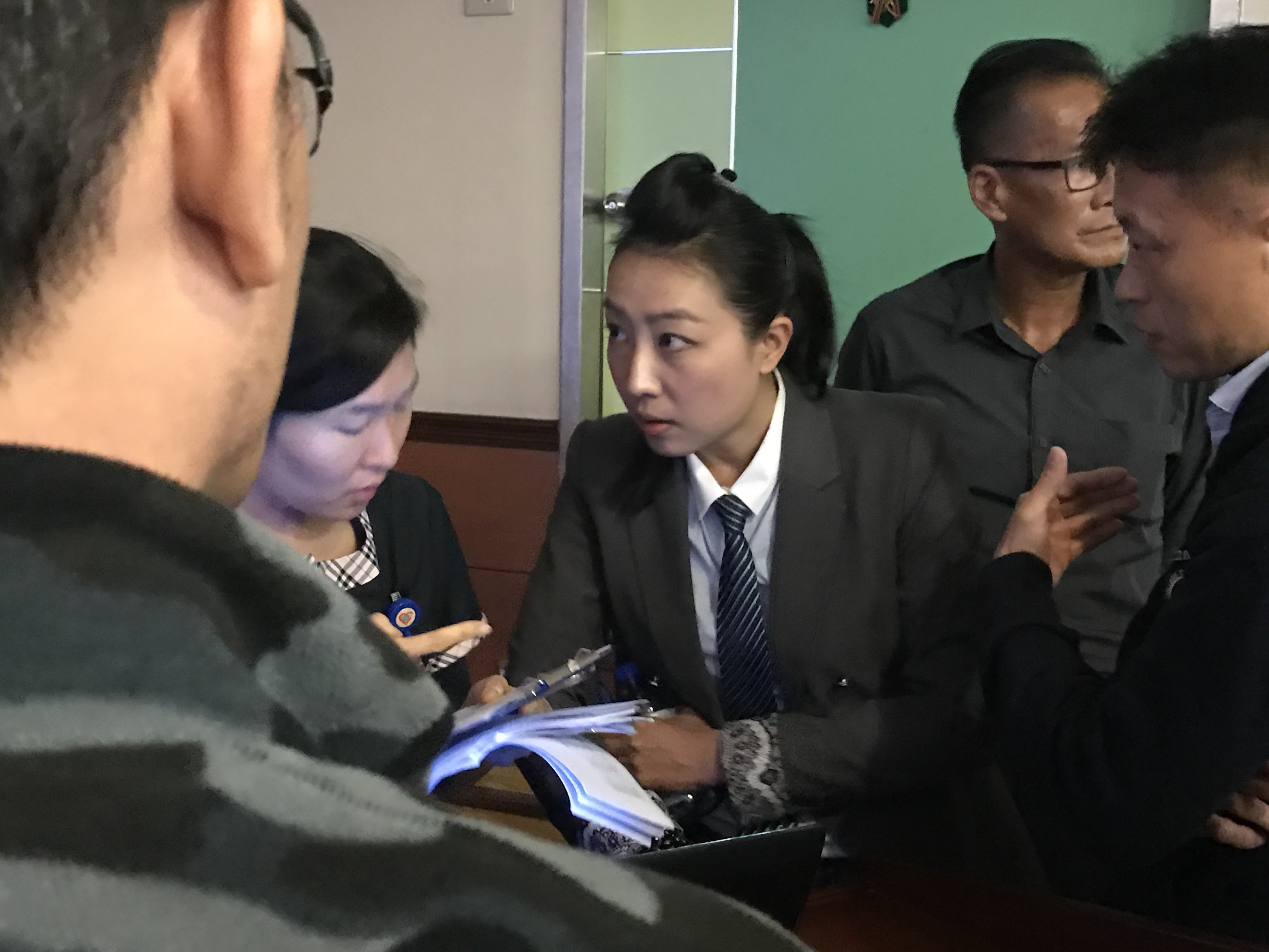 國仁醫院執行長鍾佳蓉出面協調廠商，希望大家協助醫院度過難關。