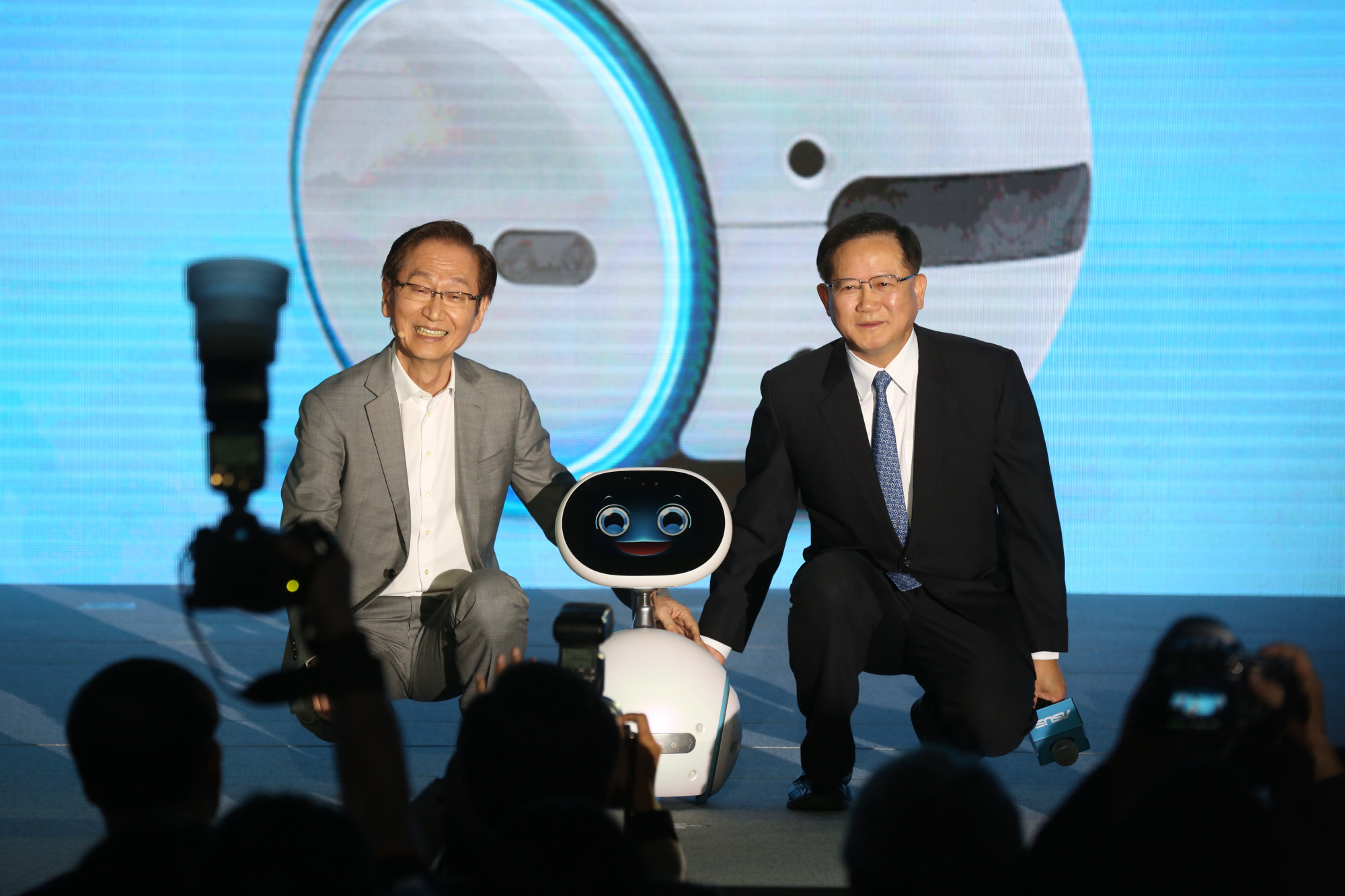 老禪師最後一仗？ 華碩Zenbo開放預購　施崇棠到府裝機