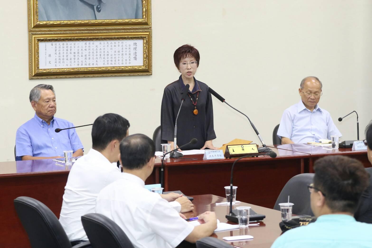 洪郝「意外」見面後，郝龍斌中午與部分中常委餐敘，差點導致21日下午差點開不成中常會。