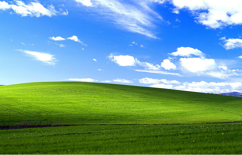 WindowsXP經典桌布「Bliss」，這一幕風景在台灣有山寨版。（翻攝自網路）