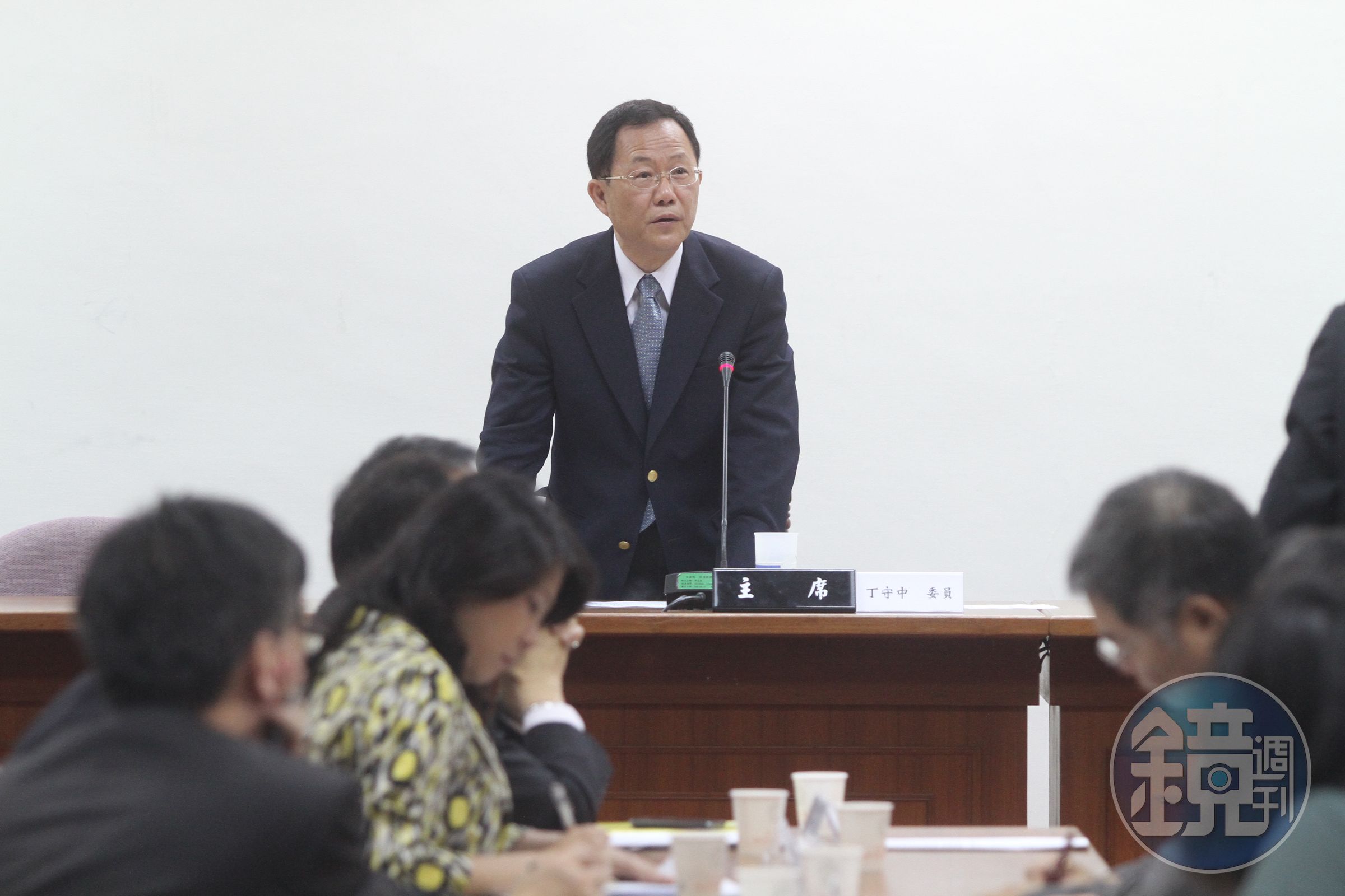 丁守中酸酸連勝文靠爸才贏得黨內初選，引來連陣營重砲反擊。