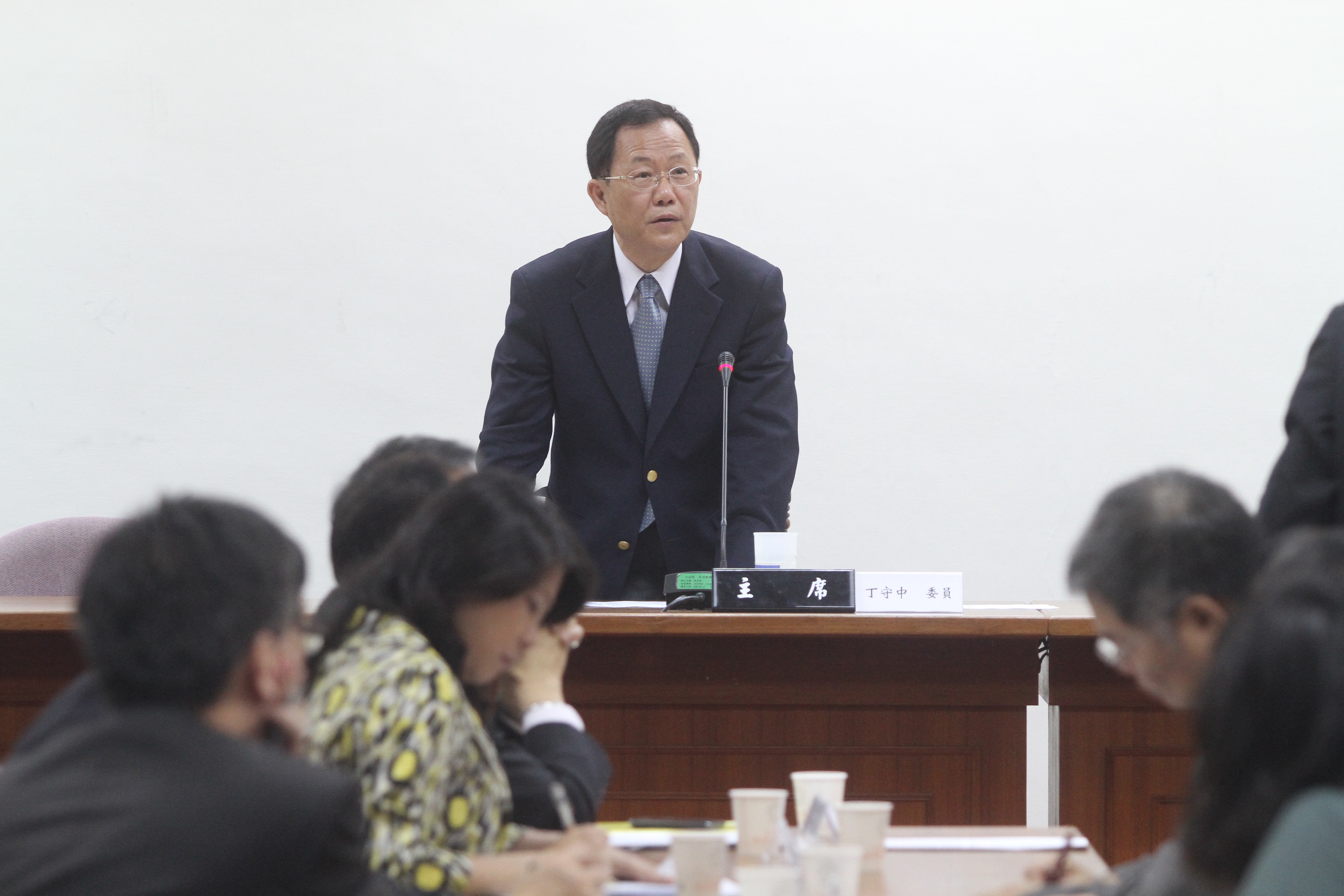 丁守中酸酸連勝文靠爸才贏得黨內初選，引來連陣營重砲反擊。