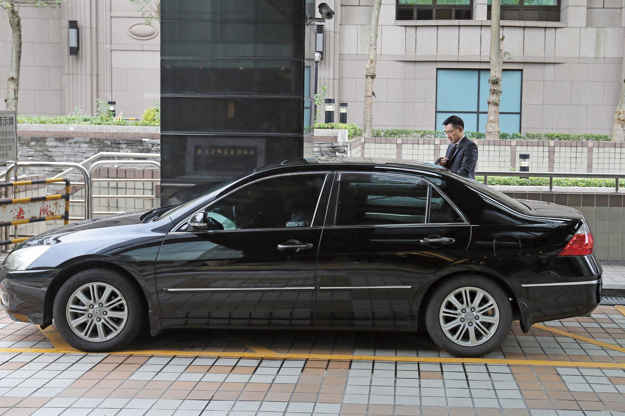 立法院本屆用車超時大戶前3名是陳素月、尤美女及江啟臣,未來可能面臨晚上8時後無車可用窘境。