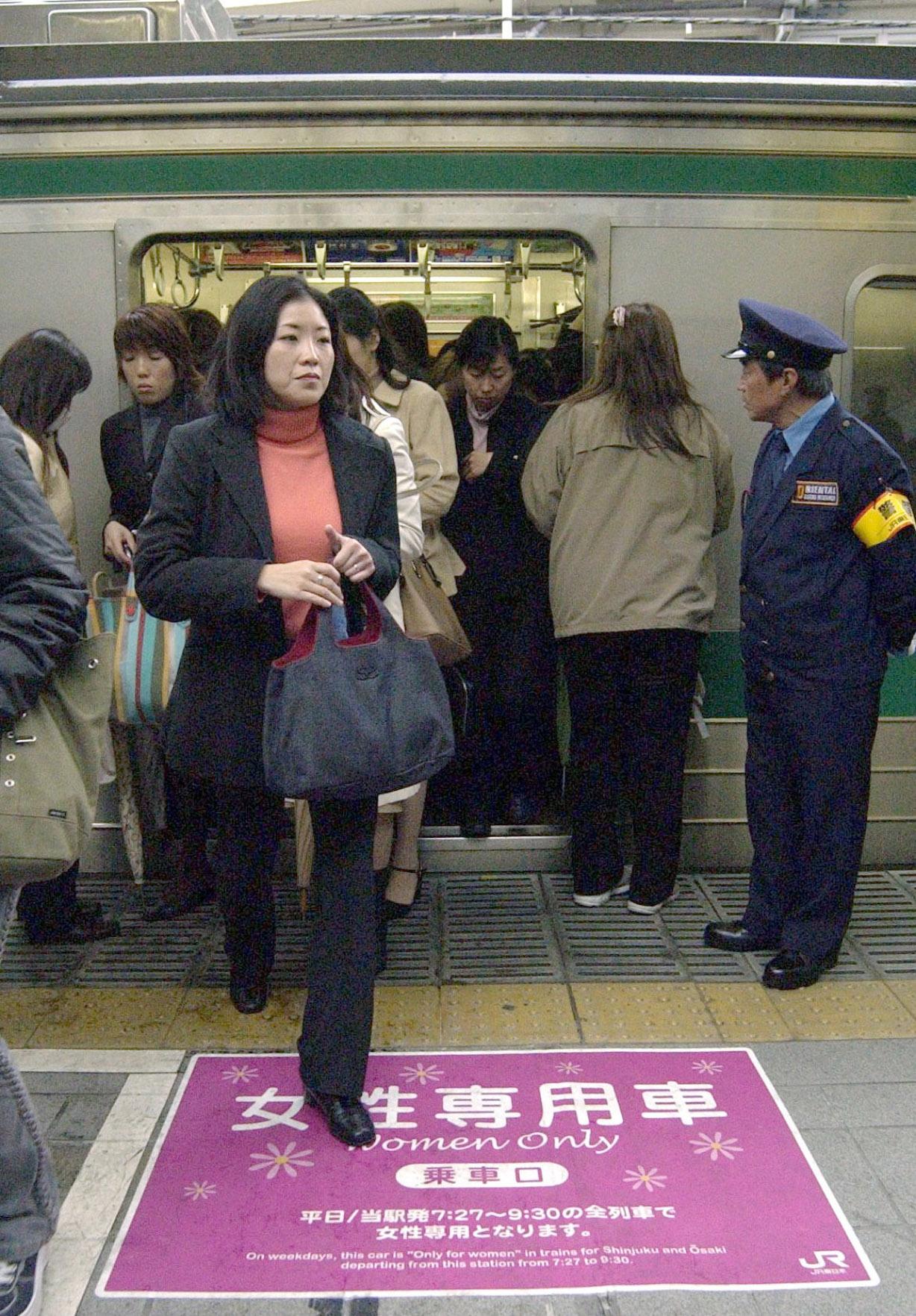 日本增加女性所得免稅額,期望女力經濟學發威。