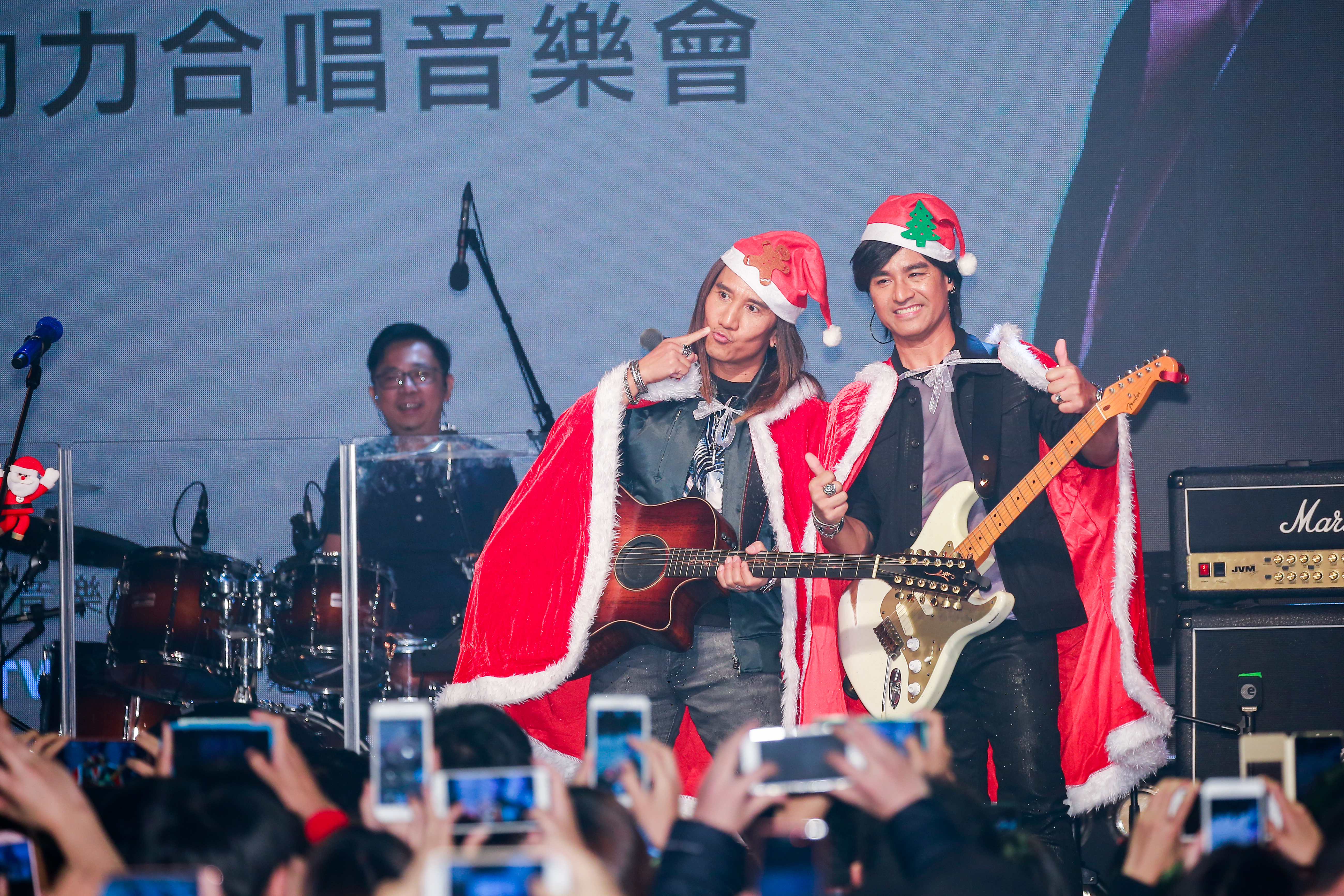 動力火車扮耶誕老人　預告再登小巨蛋