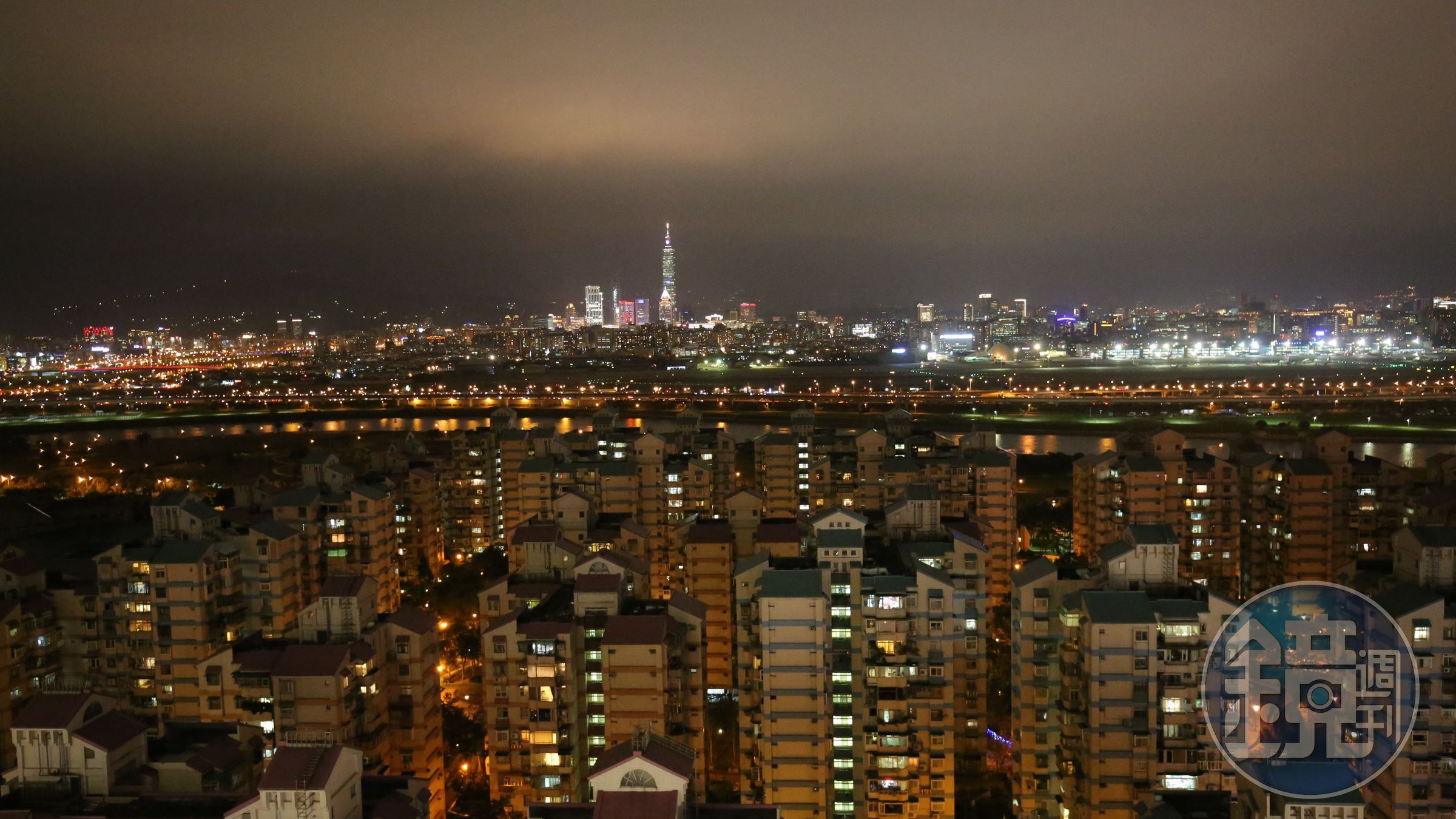 270度滿滿的觀景大平台，台北外灘夜景一望無盡。