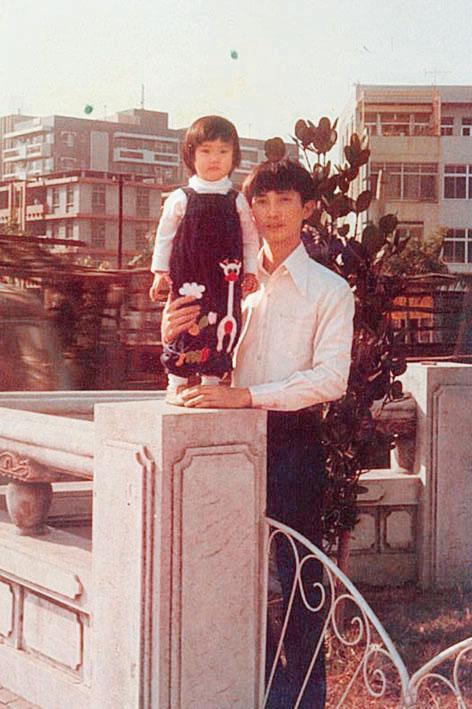陳珮騏小時候和爸爸 的感情相當好,至今 仍非常思念父親。(翻攝自陳珮騏打氣團微博)