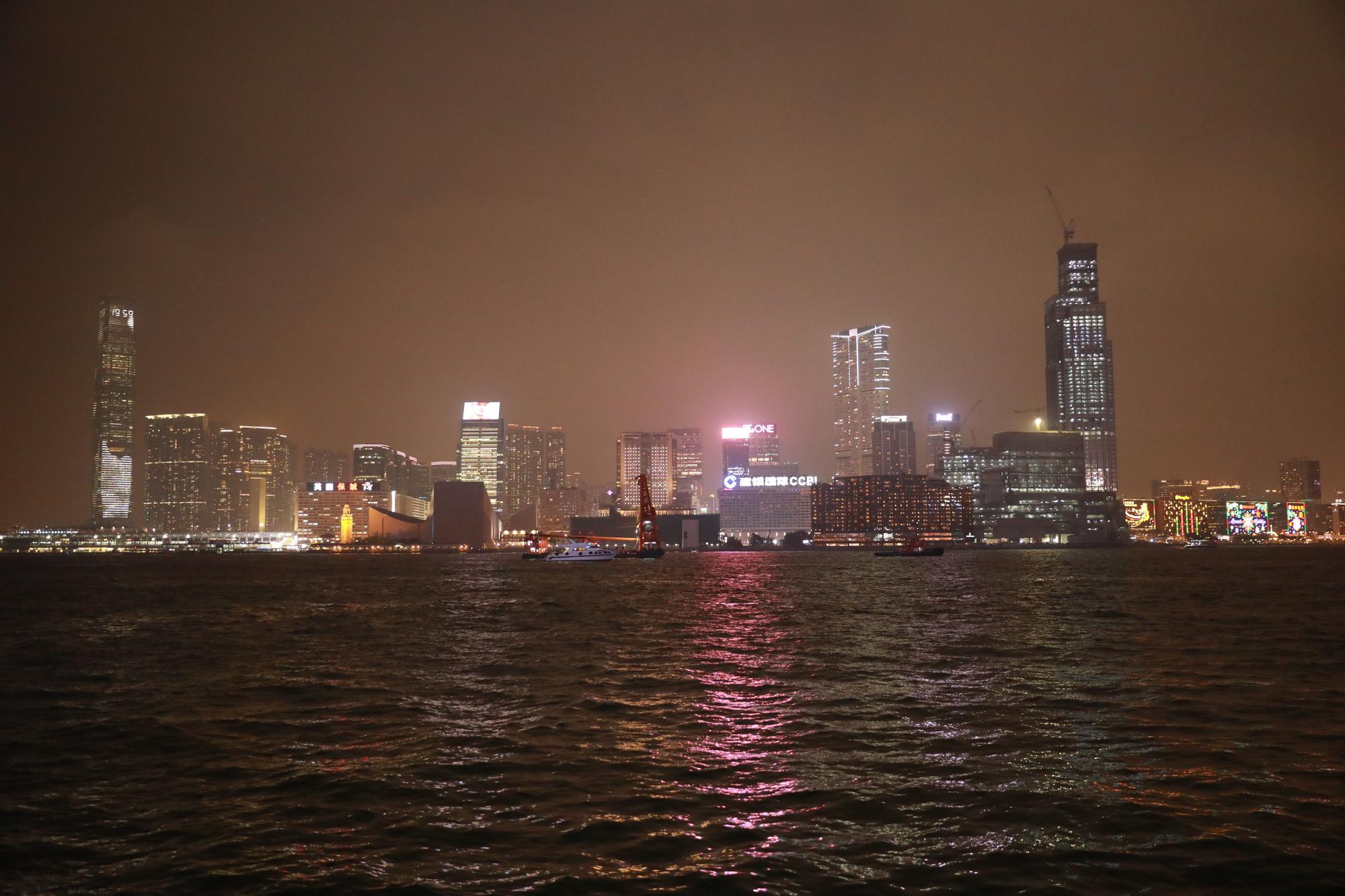 香港維多利亞港的「幻彩詠香江」燈光秀世界聞名。