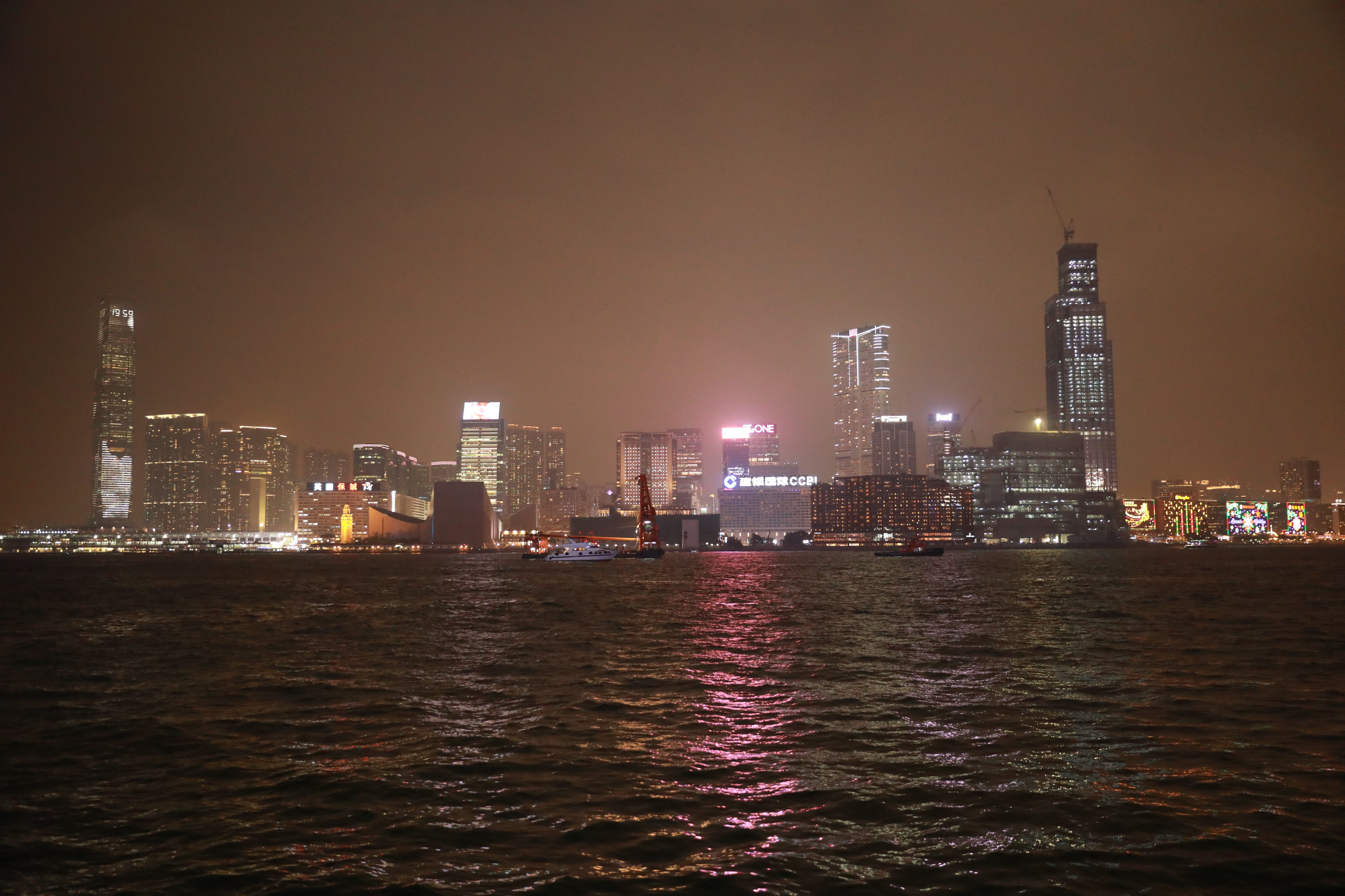 香港維多利亞港的「幻彩詠香江」燈光秀世界聞名。