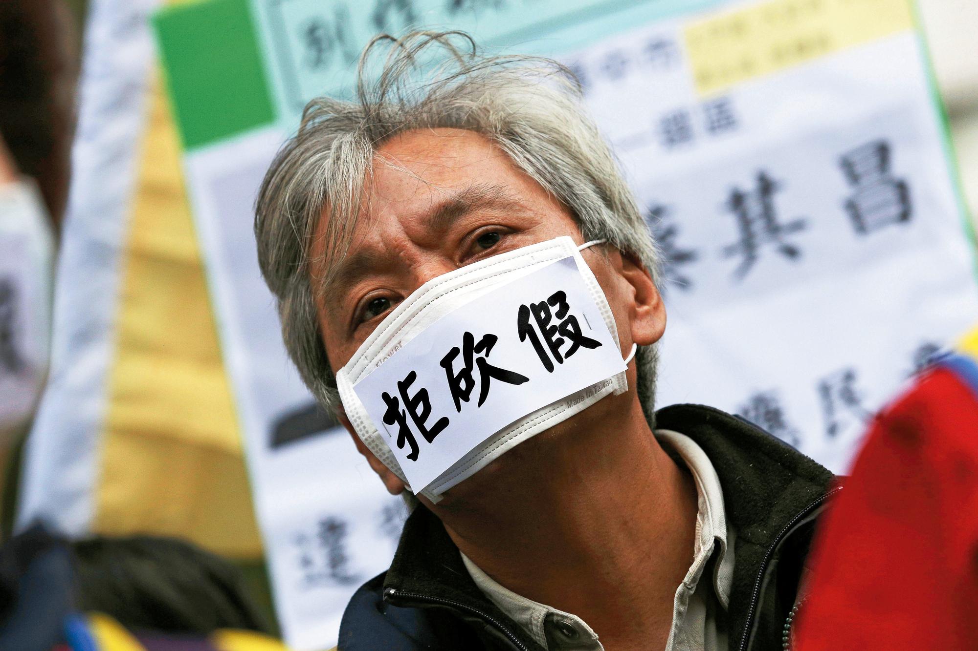 勞基法修正案下半年爭議不休，甚至引發勞團絕食抗議。