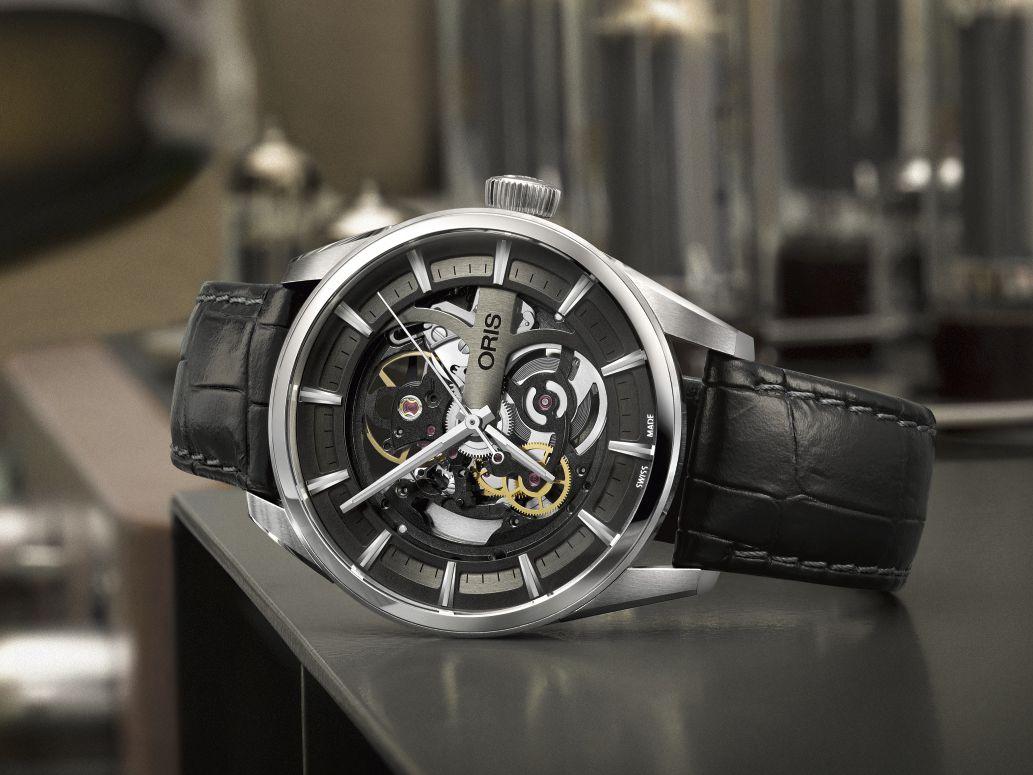 ORIS Artix Skeleton 不鏽鋼錶殼／錶徑39mm／ORIS 734自動上鍊機芯／動力儲存約38小時／時、分、秒指示／藍寶石水晶鏡面、透明底蓋／黑色皮錶帶／防水100米／約NT$83,000