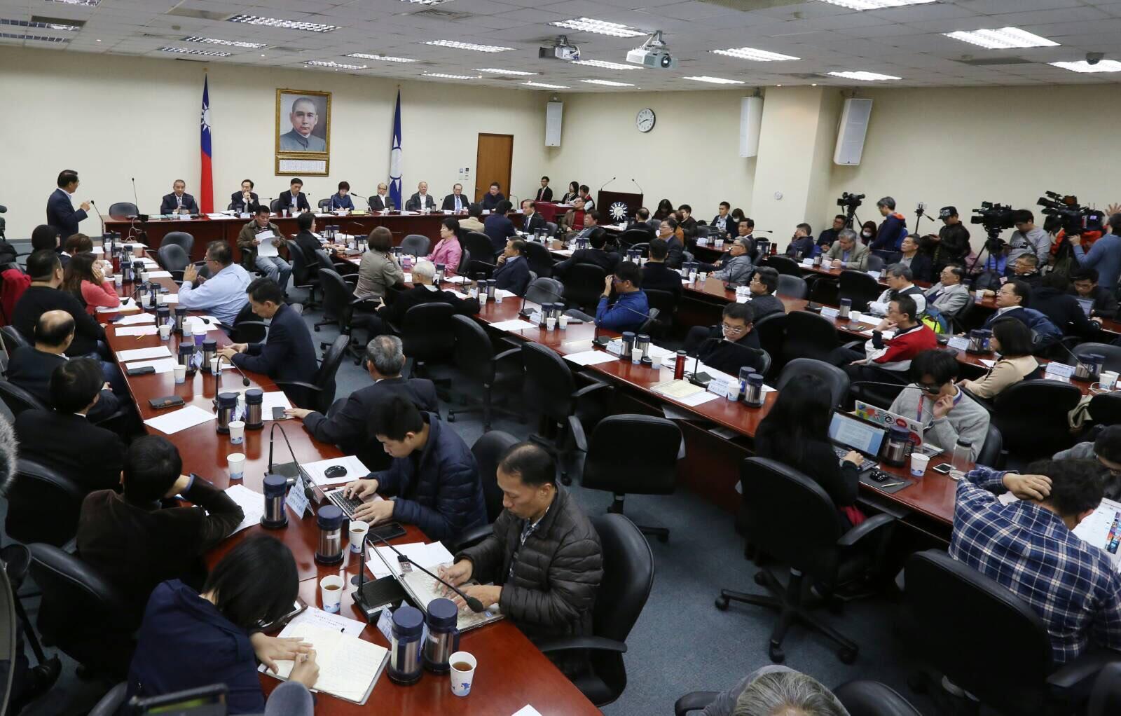 為避免黨主席洪秀柱橫生枝節，今天中常委們幾乎全數到場開會。