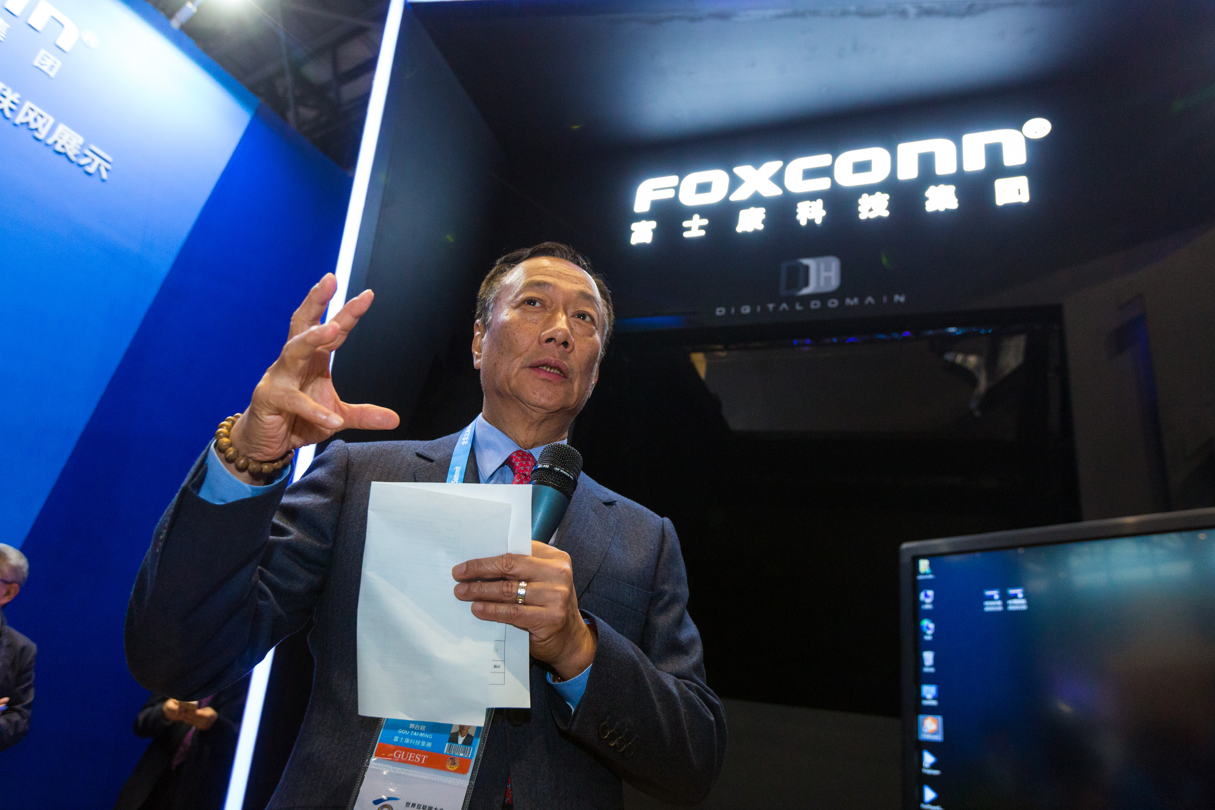 鴻海董事長郭台銘去年底與廣州市政府簽約，將在廣州經濟技術開發區興建10.5代8K面板生產基地。