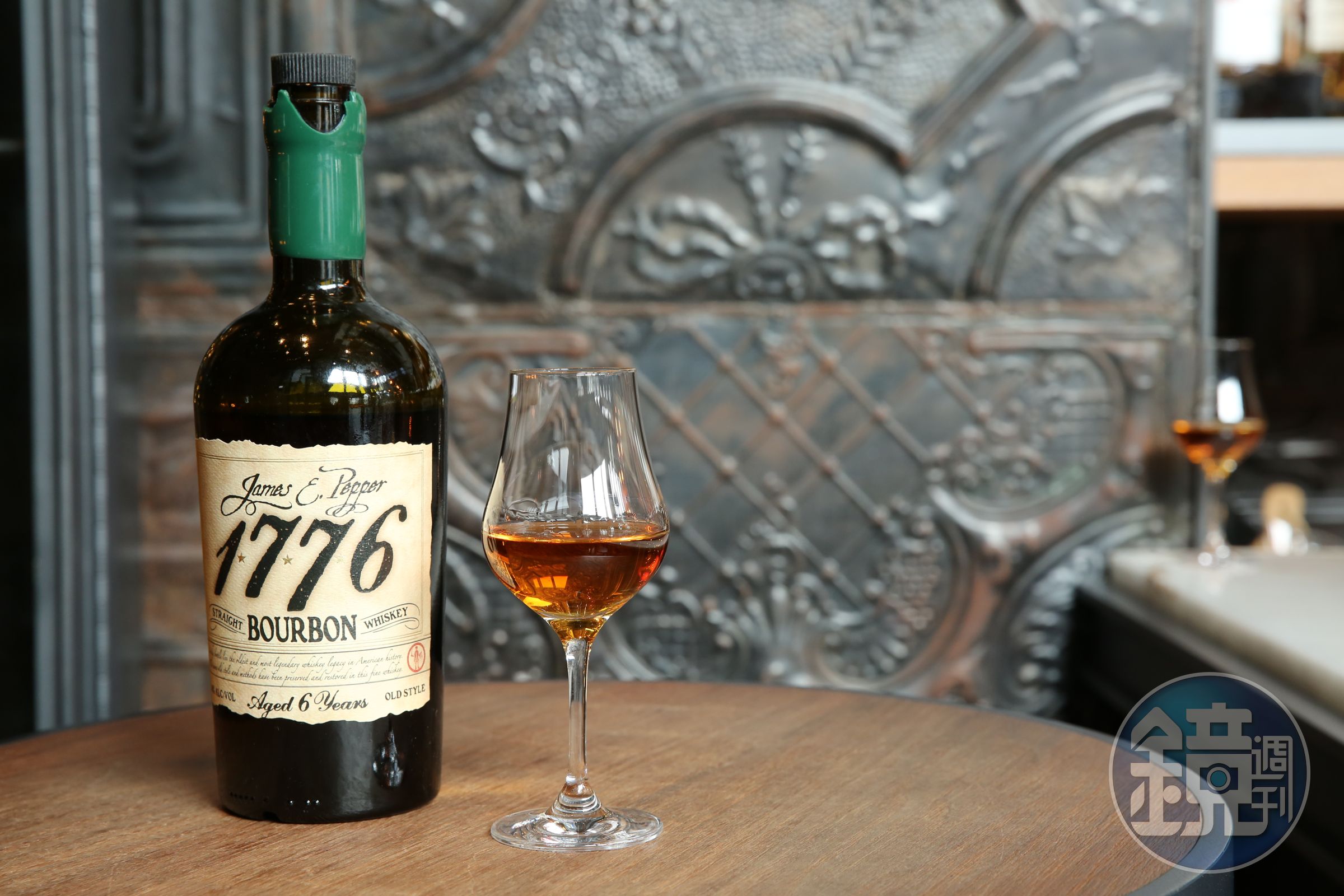 「James E. Pepper 1776 Bourbon」以波本酒體搭出清淡牛肚的衝突味。（350元／杯）