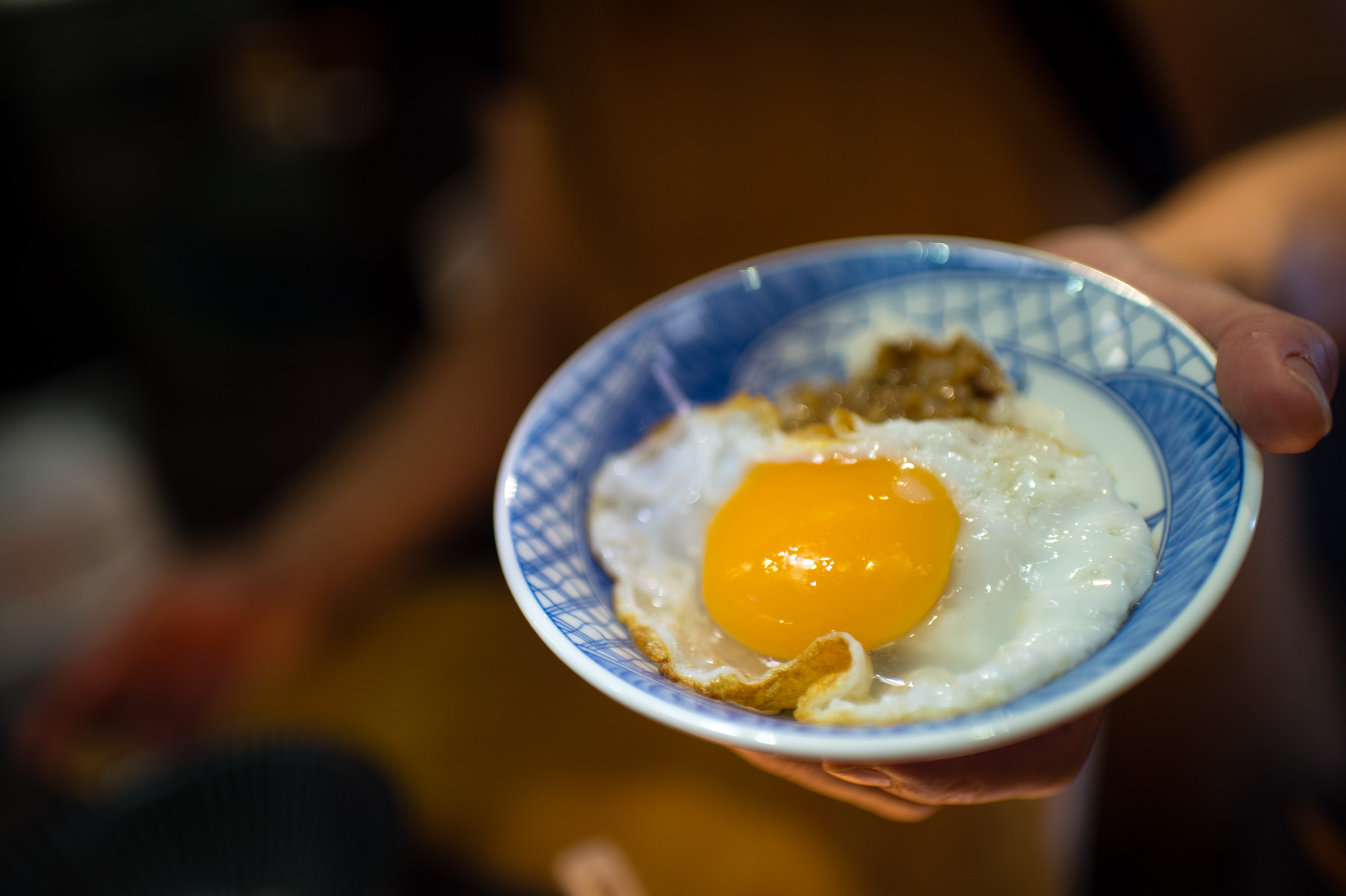 再加上一顆半熟的鴨蛋在肉燥飯上面，是要逼死誰？