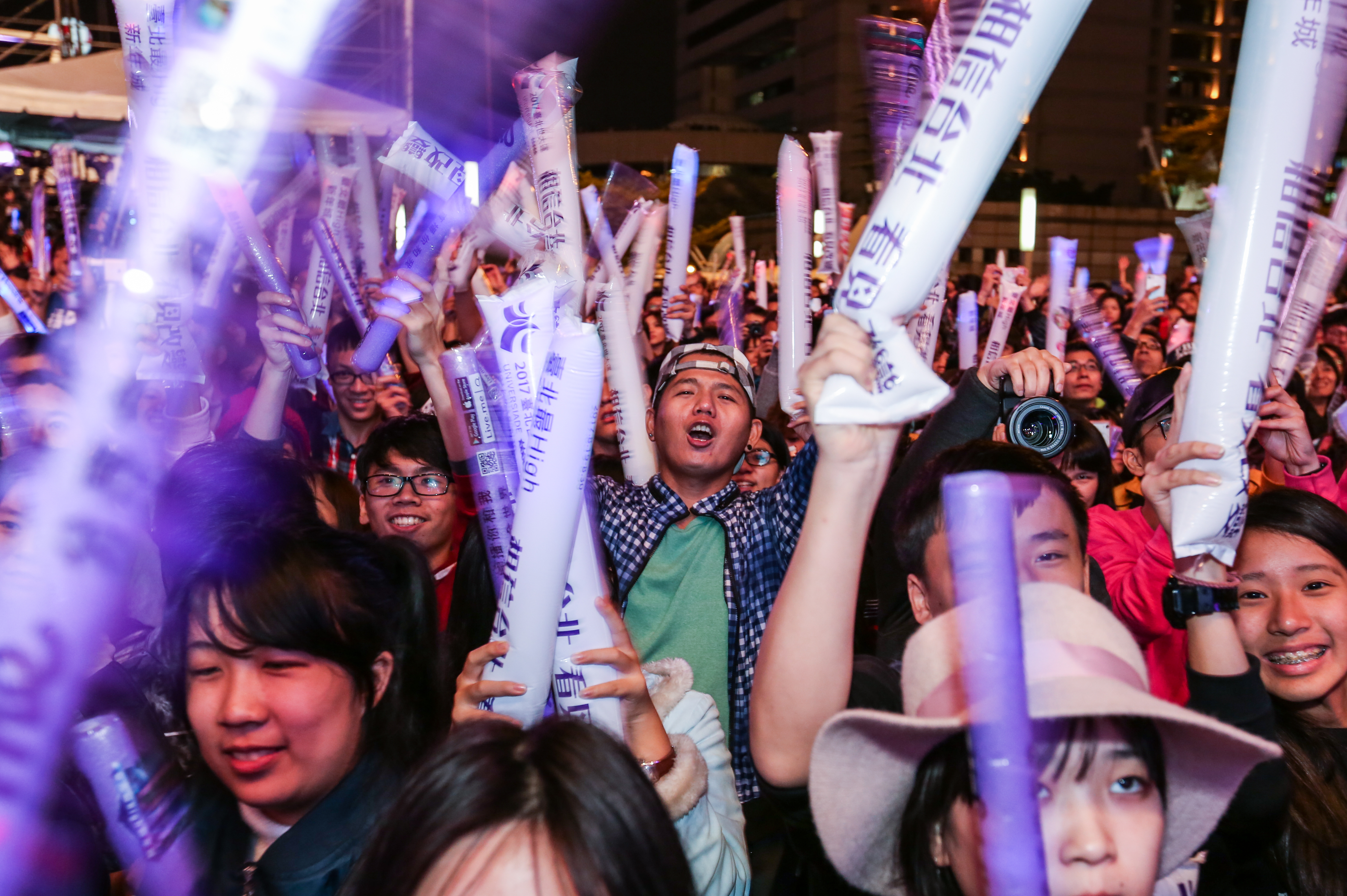 台北市政府萬人齊聚，迎接2017到來，攝影：李威德