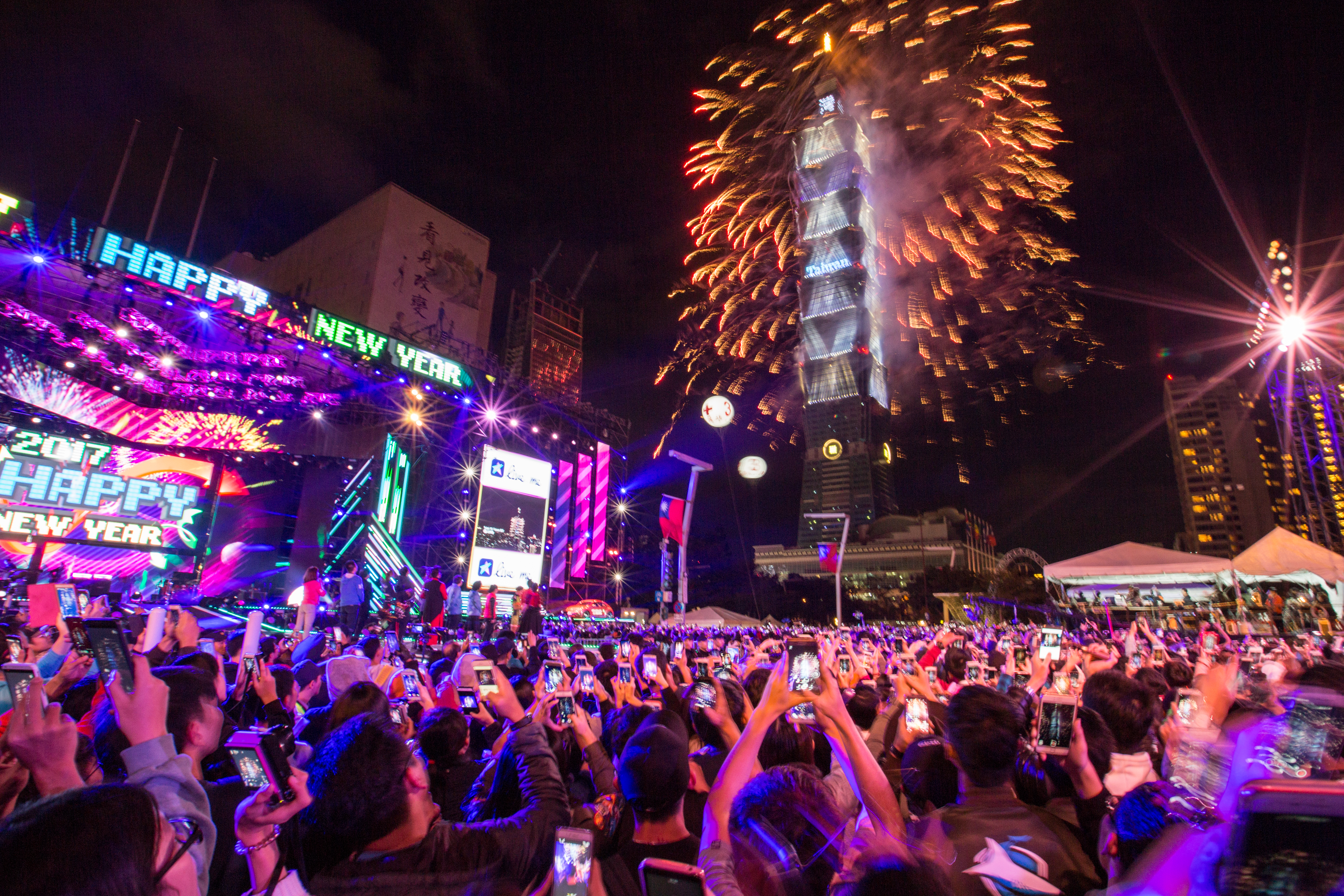 【圖輯】2016慢走不送　2017請多多指教