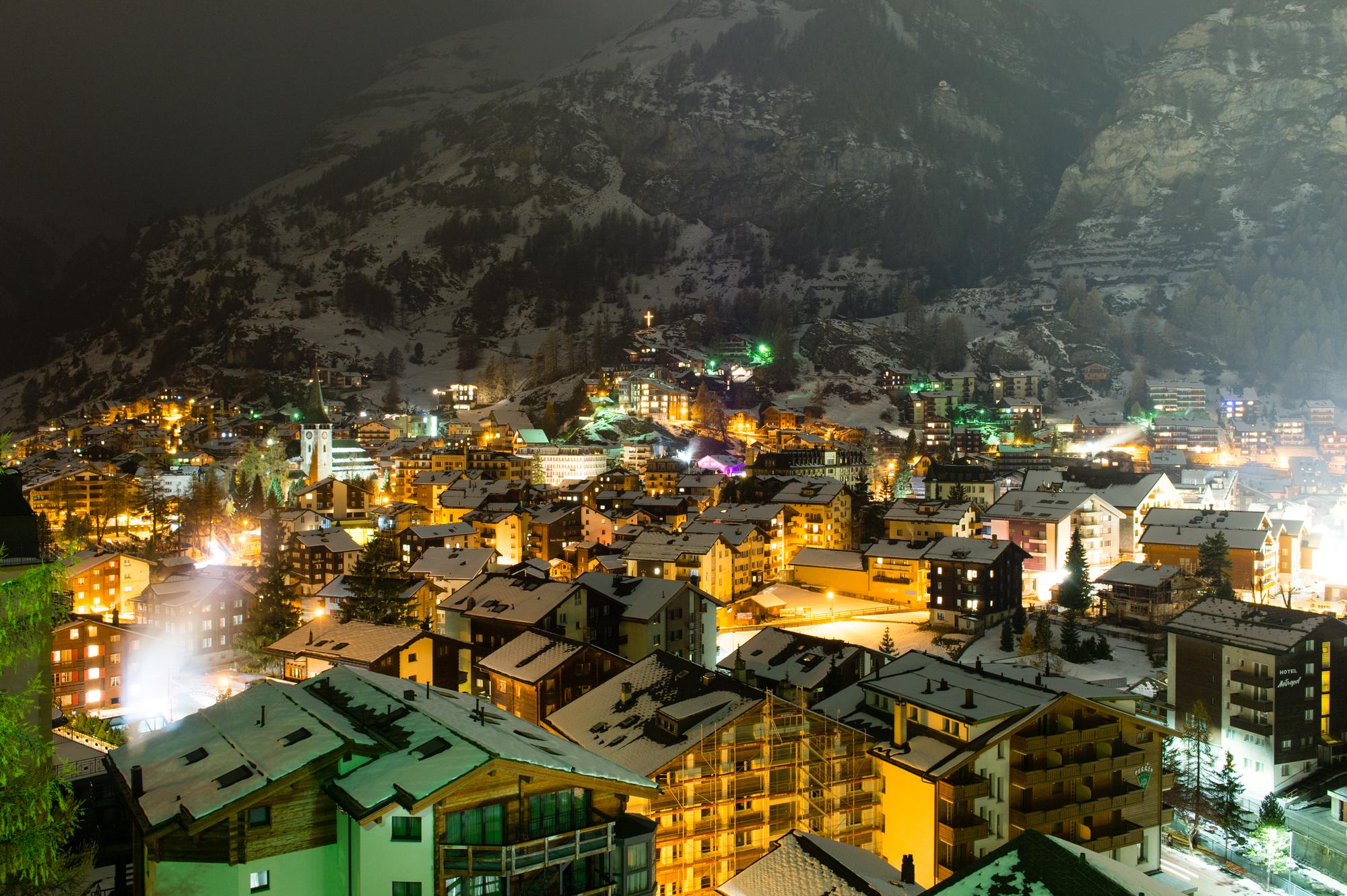 夜晚，整個策馬特的夜景，充滿奇幻的美感。