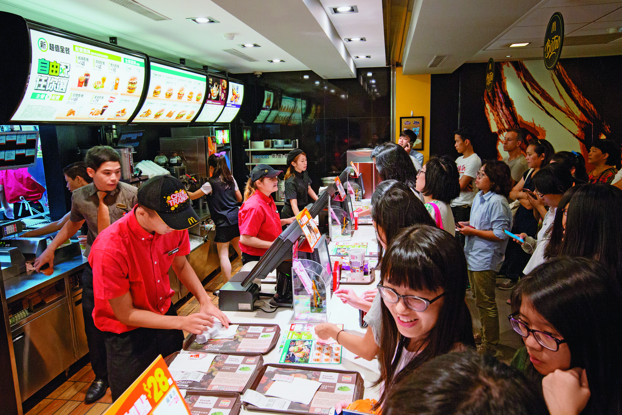 麥當勞全台分店達398家，穩坐國內速食店龍頭。