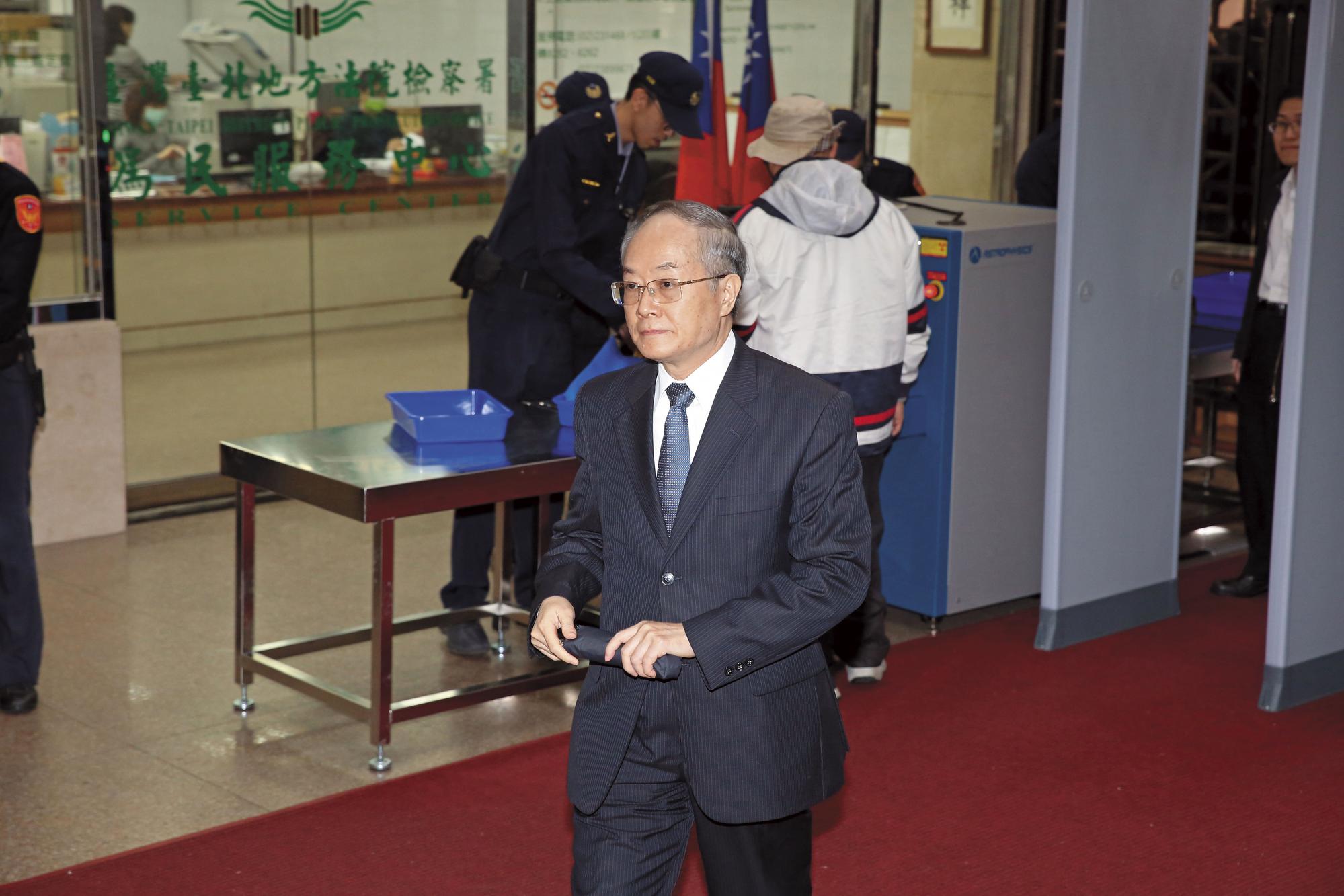 黃世銘。