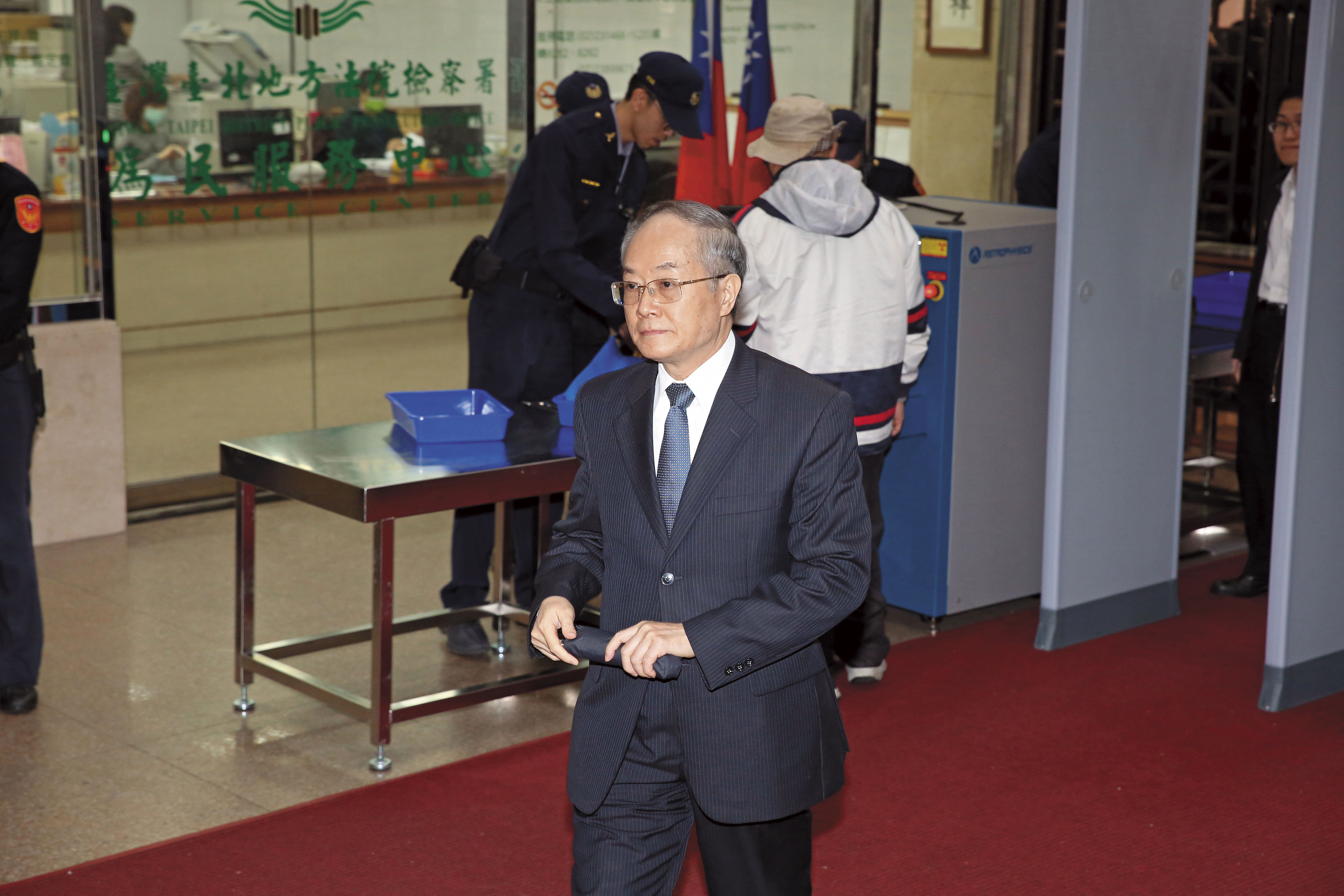 黃世銘。