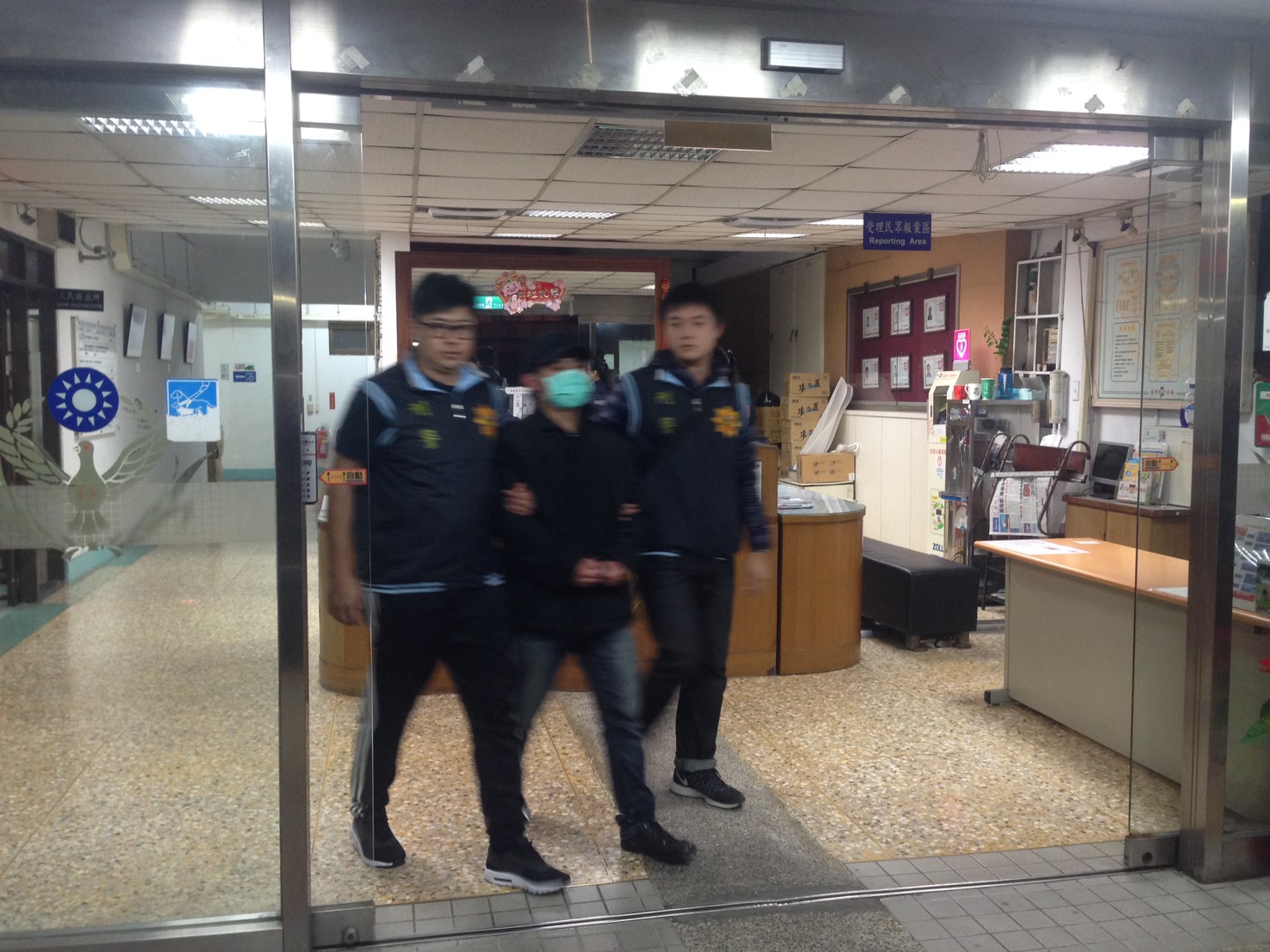 莽男槍殺大9歲前女友新歡　落網大喊：「老婆我愛你」