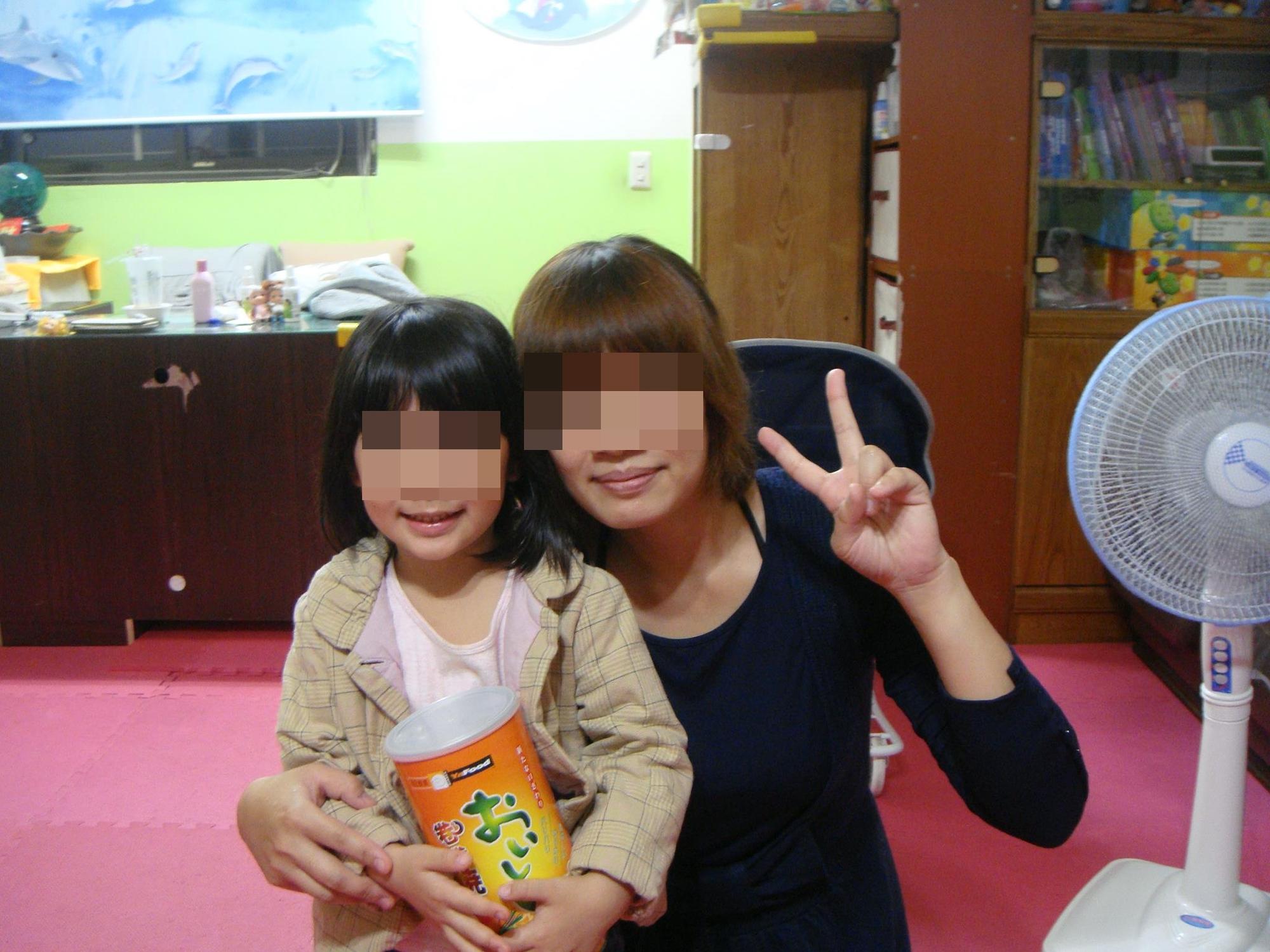 屋主老婆林小姐和4歲小女兒僥倖逃生,但仍失去了兩個可愛女兒。(翻攝自臉書)