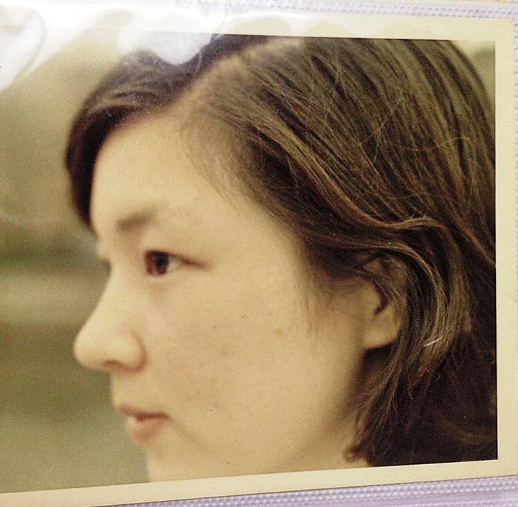 母親過世是小宜的人生分水嶺,10年走不出傷痛,最終被診斷出憂鬱症。圖為小宜的母親。(小宜提供)