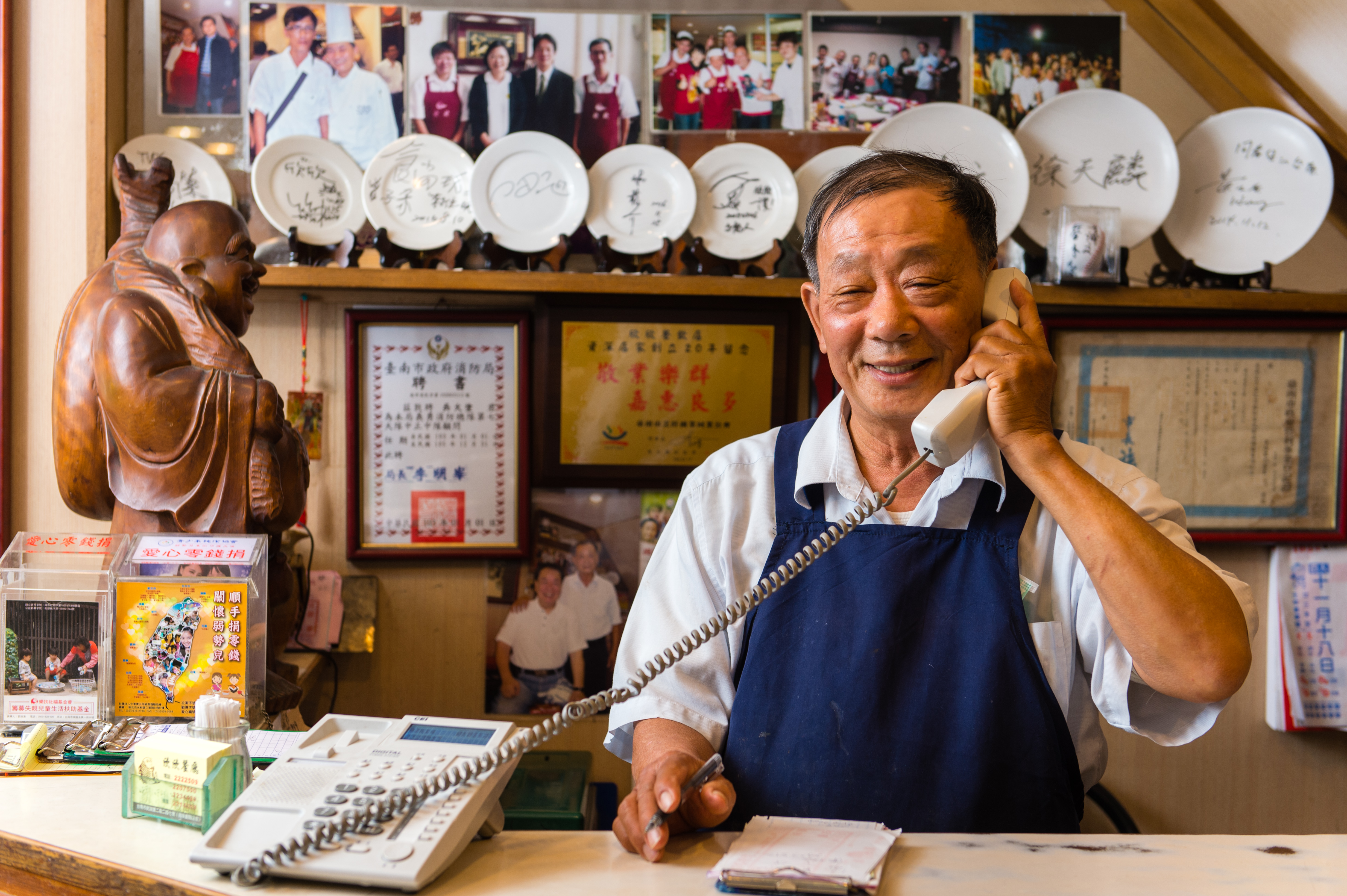今年70歲的阿塗師，親和力十足，老客人見了他就有回家吃飯的感覺。 