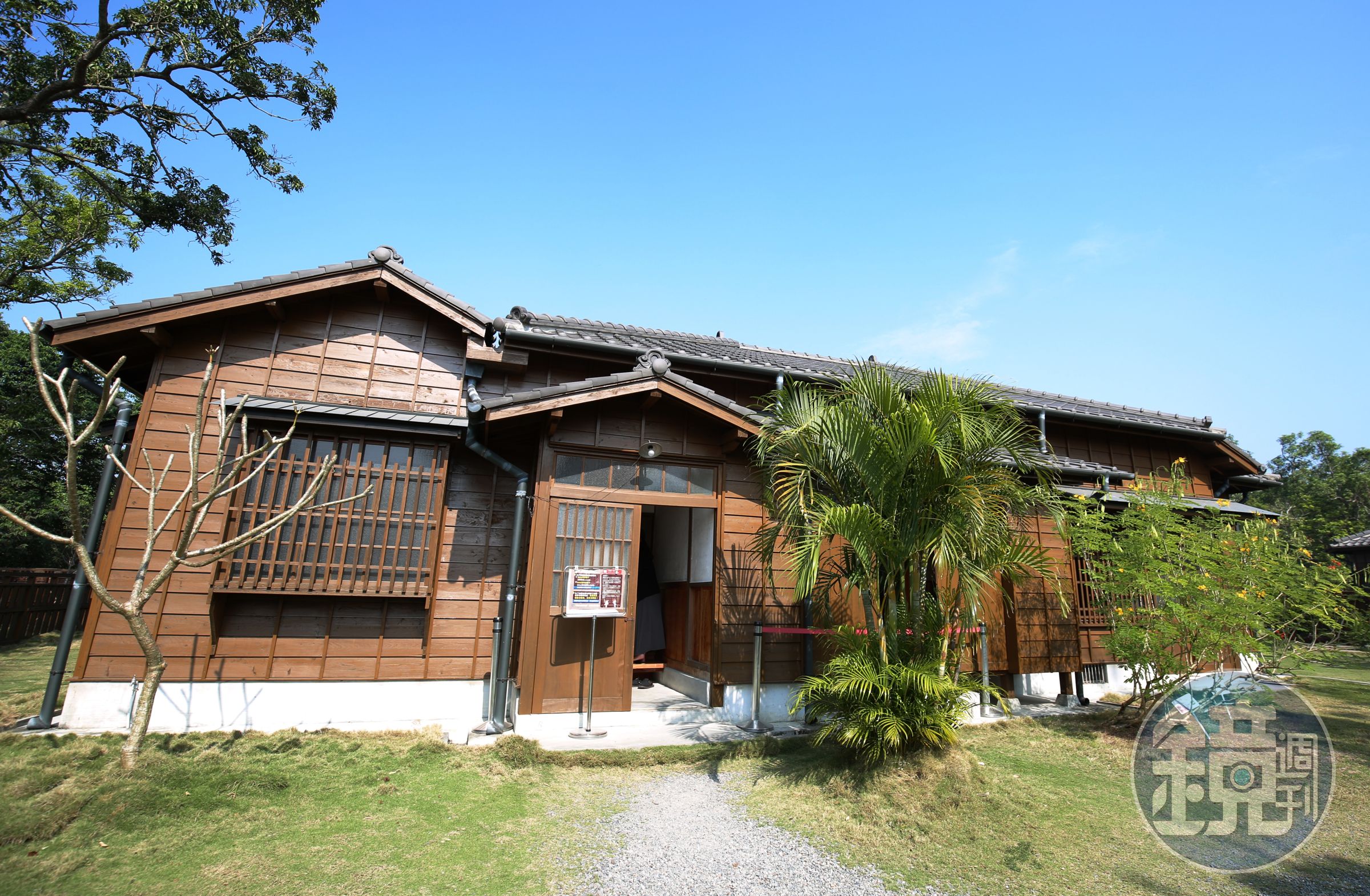烏山頭水庫裡的「八田與一紀念園區」復原當時的日式建築。