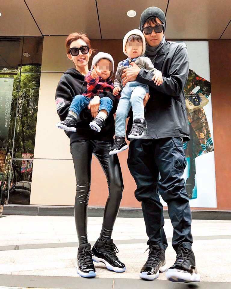 黑人與老婆范瑋琪的雙胞胎兒子飛飛、翔翔將滿2歲,夫妻倆從小孩出生就規劃買進儲蓄險,作為日後子女教育金。(翻攝自黑人陳建州臉書)