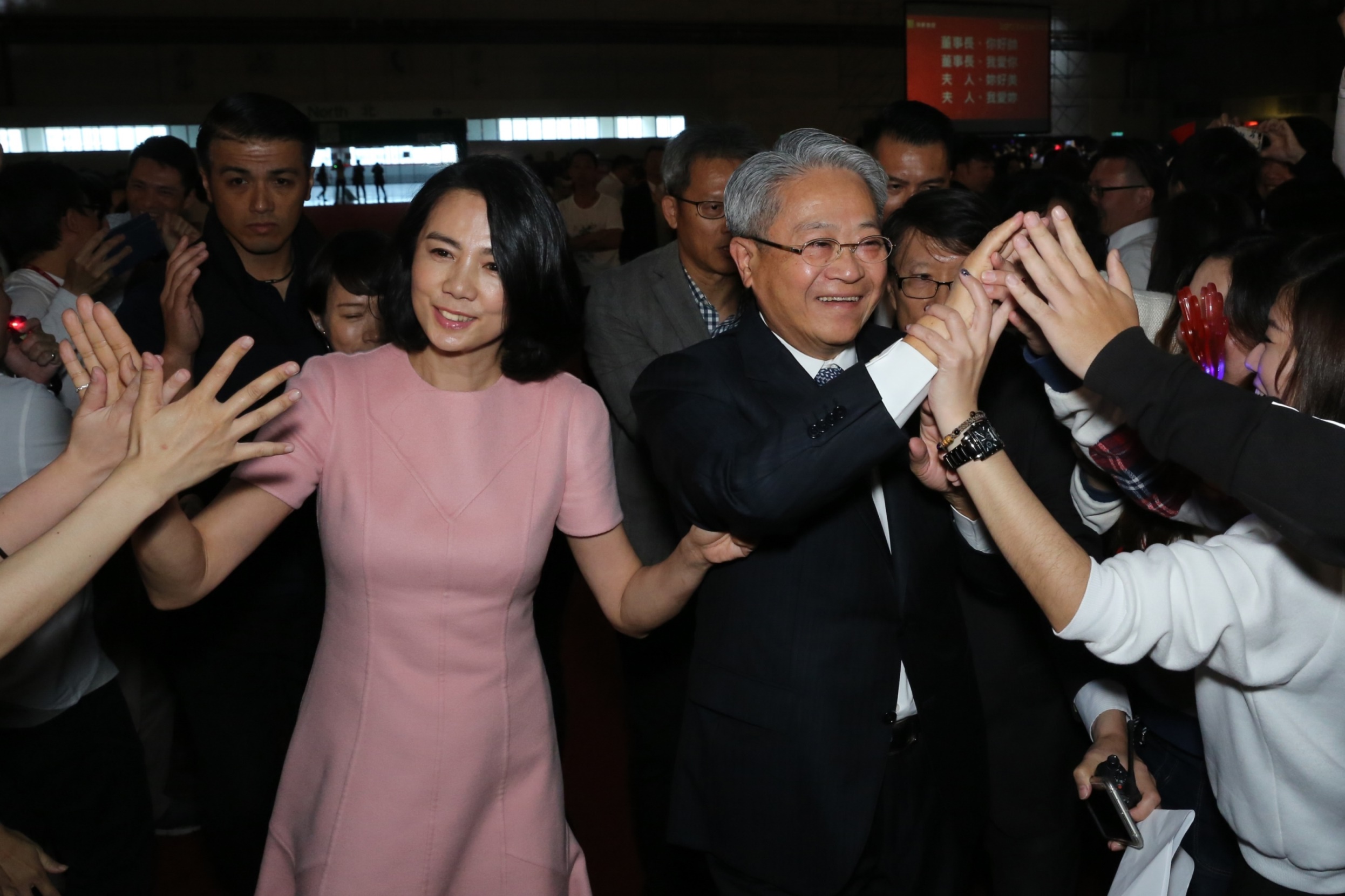 新光、台新同場尾牙營造團結氣氛　卻獨缺了他